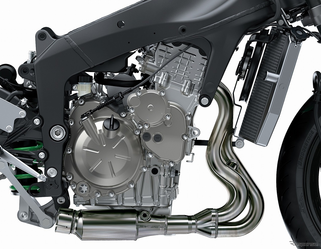 すべての回転域で優れた性能を発揮する水冷DOHC 4バルブ並列4気筒636ccエンジン