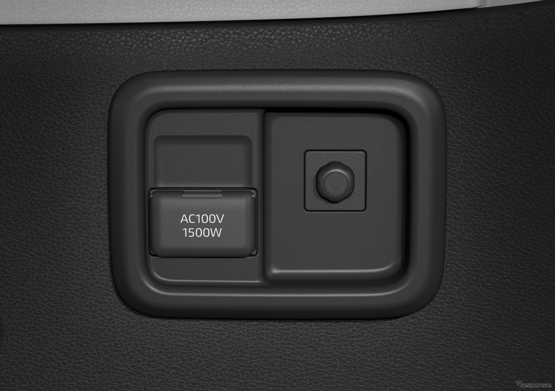 トヨタ・シエンタ新型（ハイブリッド）：アクセサリーコンセント、AC100V・1500W／非常時給電システム付