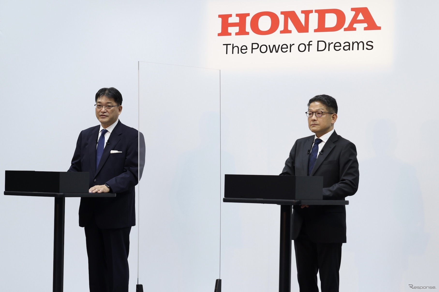 ホンダ：二輪事業説明会。竹内副社長（向かって左）と野村常務執行役員