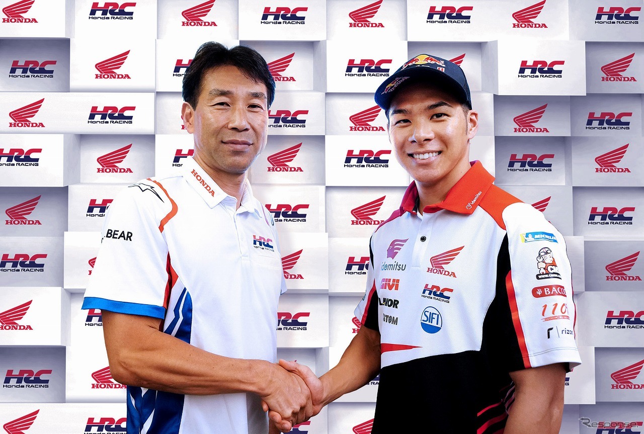 HRCレース運営室 桒田哲宏室長（左）と中上貴晶選手（右）
