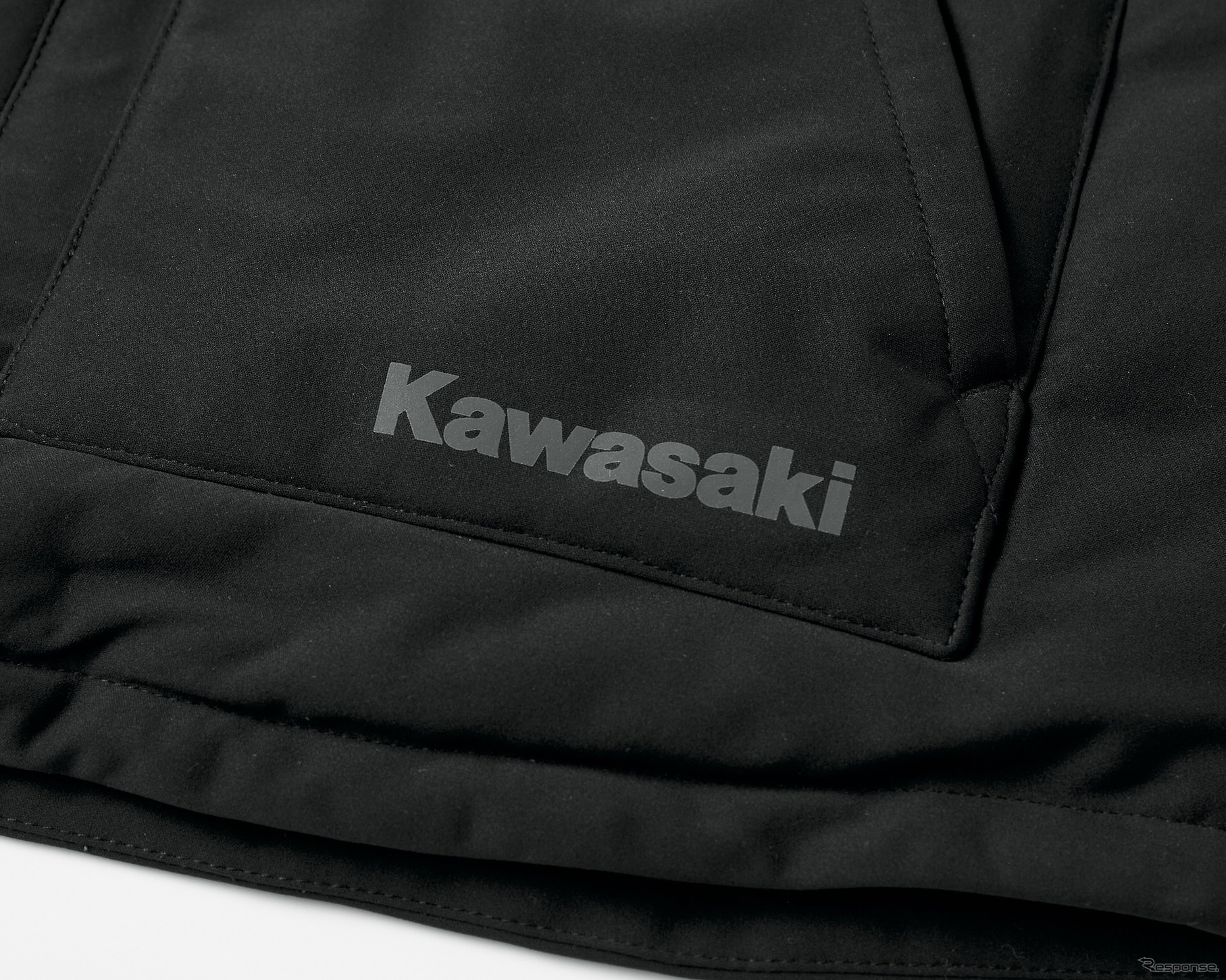 オクタンウィンターフーディ：随所にカワサキロゴ入り（リフレクタープリント）