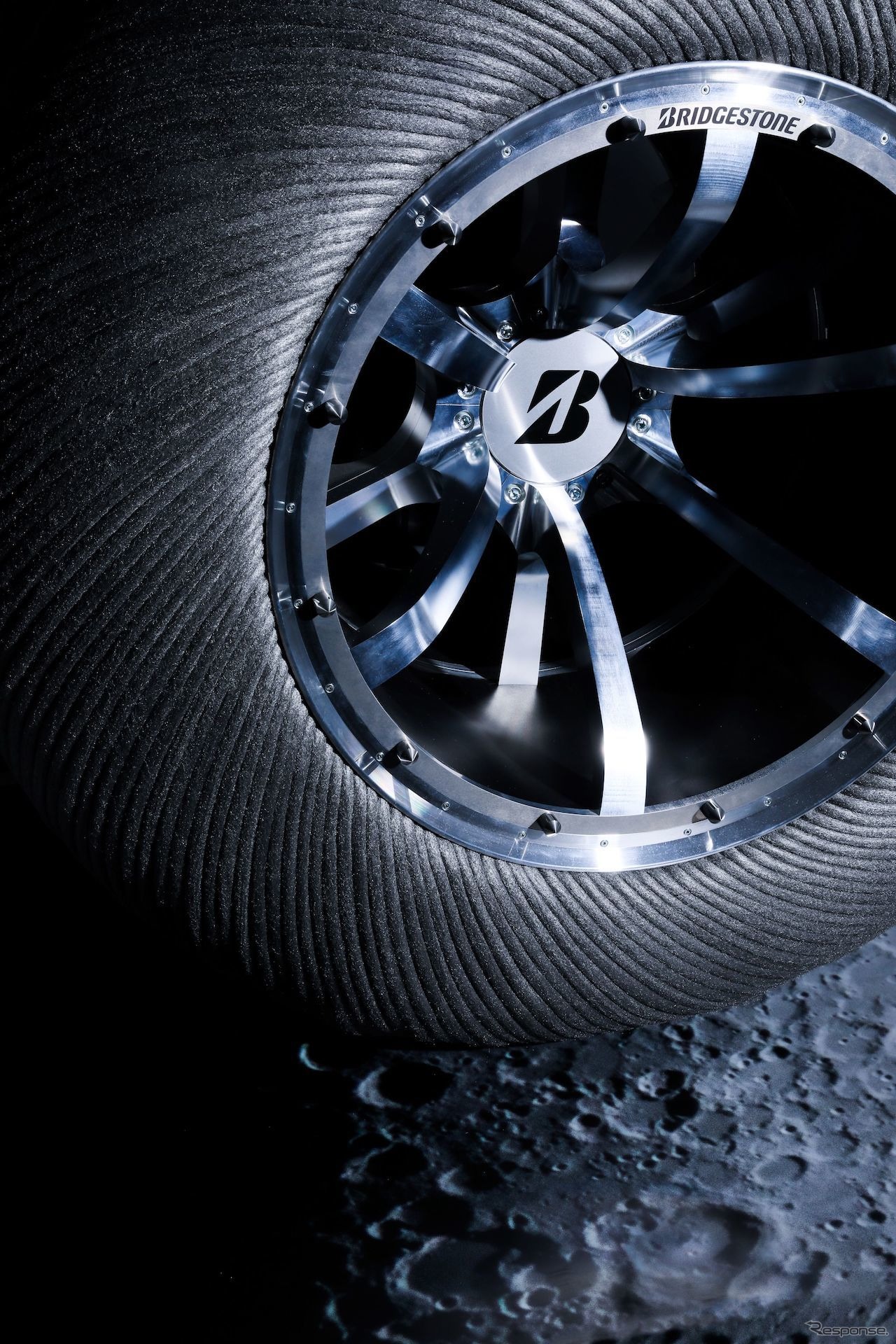 ブリヂストンが研究開発している月面探査車用タイヤのコンセプトモデル