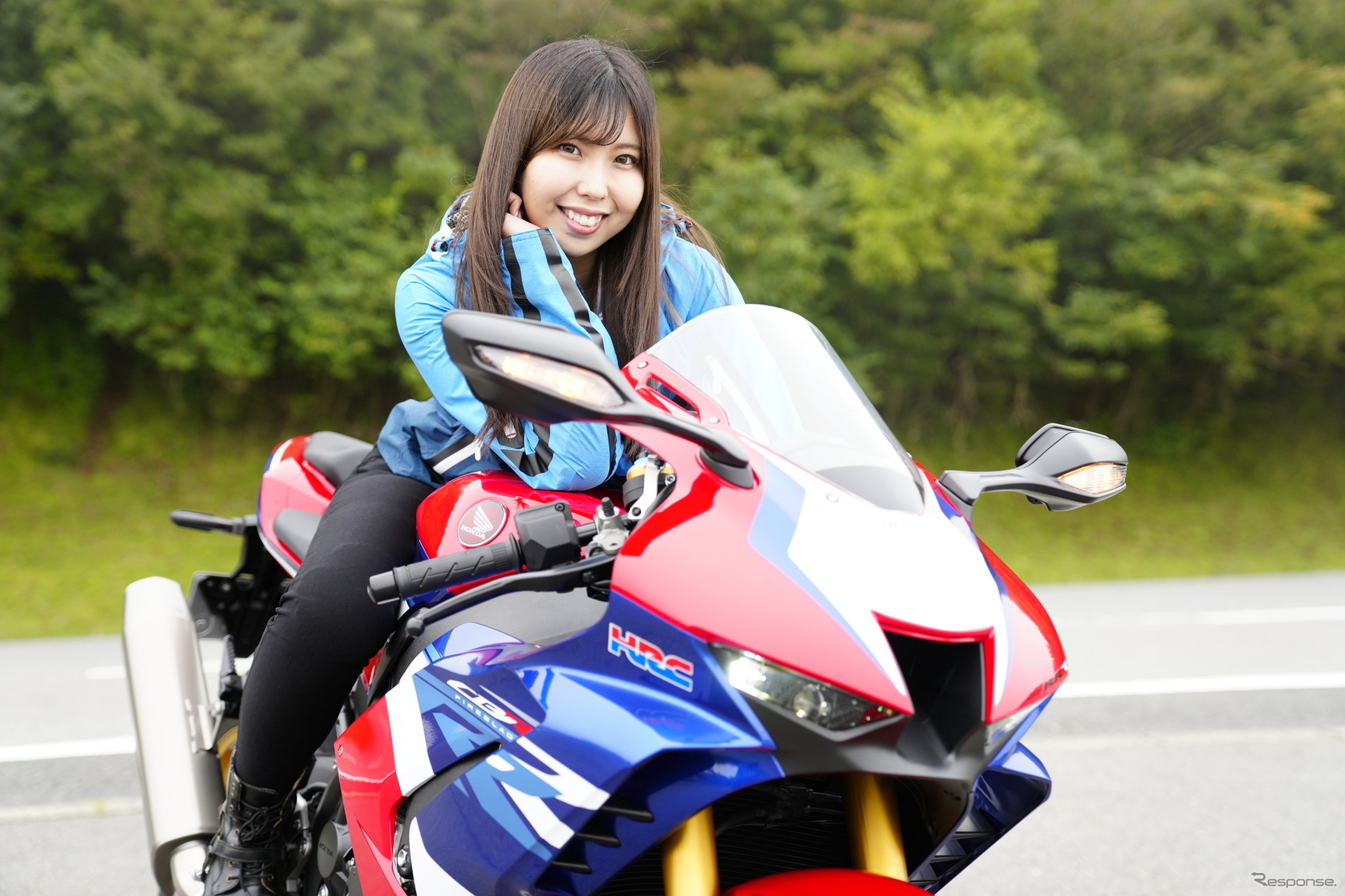 ホンダ CBR1000RR-Rと美音響華氏