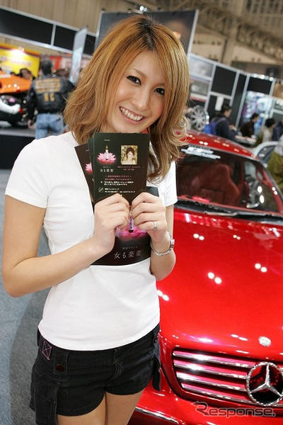 【東京オートサロン09】写真蔵…リュミエリーナ