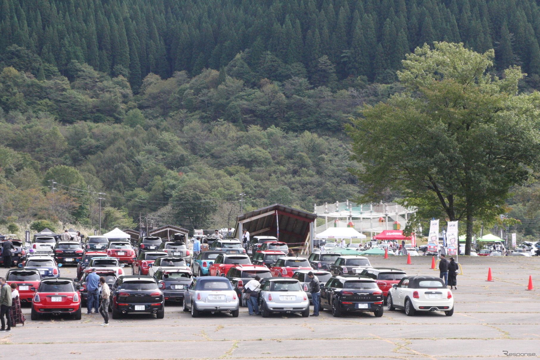 会場にズラリと並んだMINI