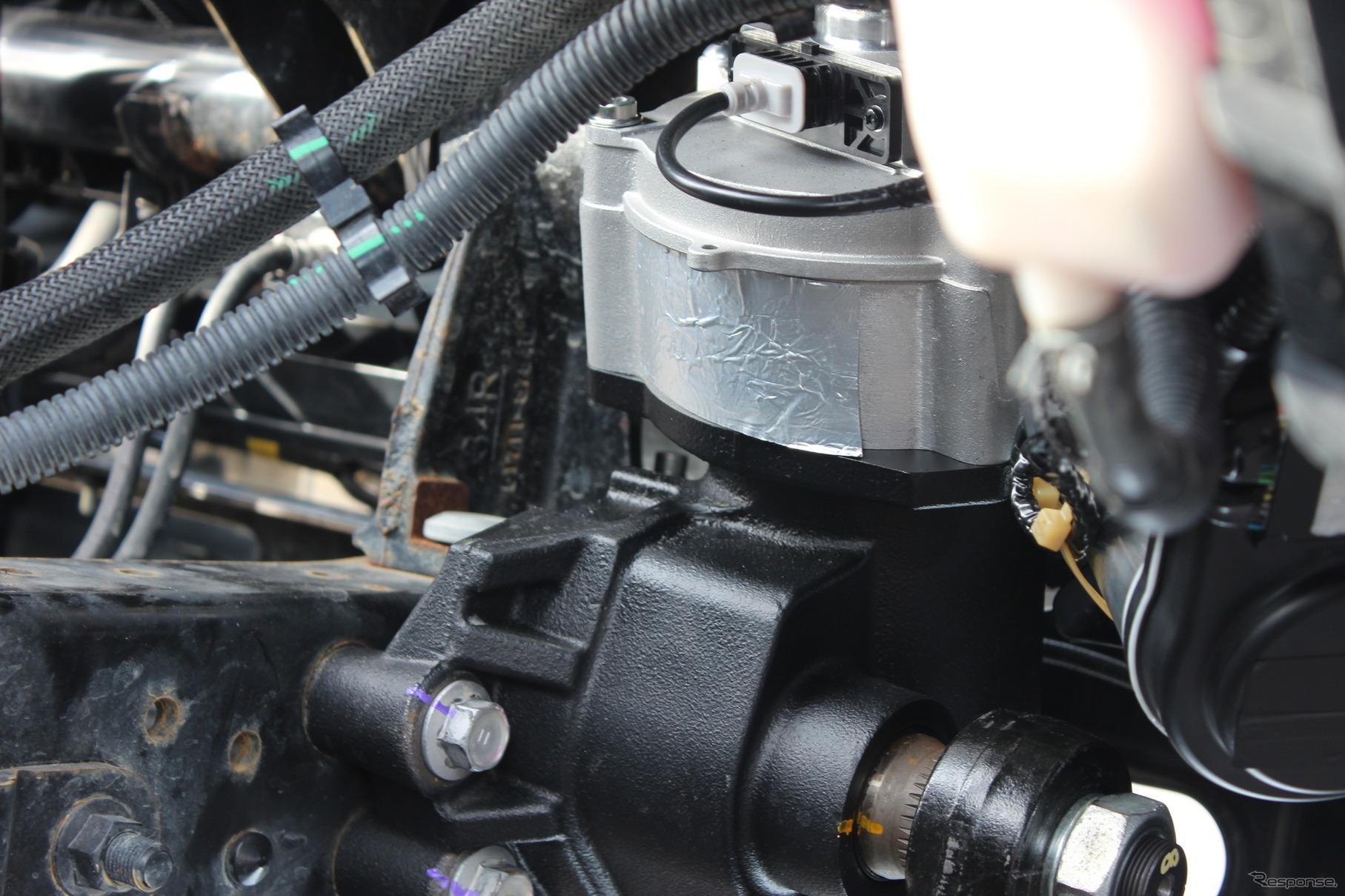 「BS-EPS」評価用試作車の日野『デュトロ』に搭載されていた「BS-EPS」ユニット