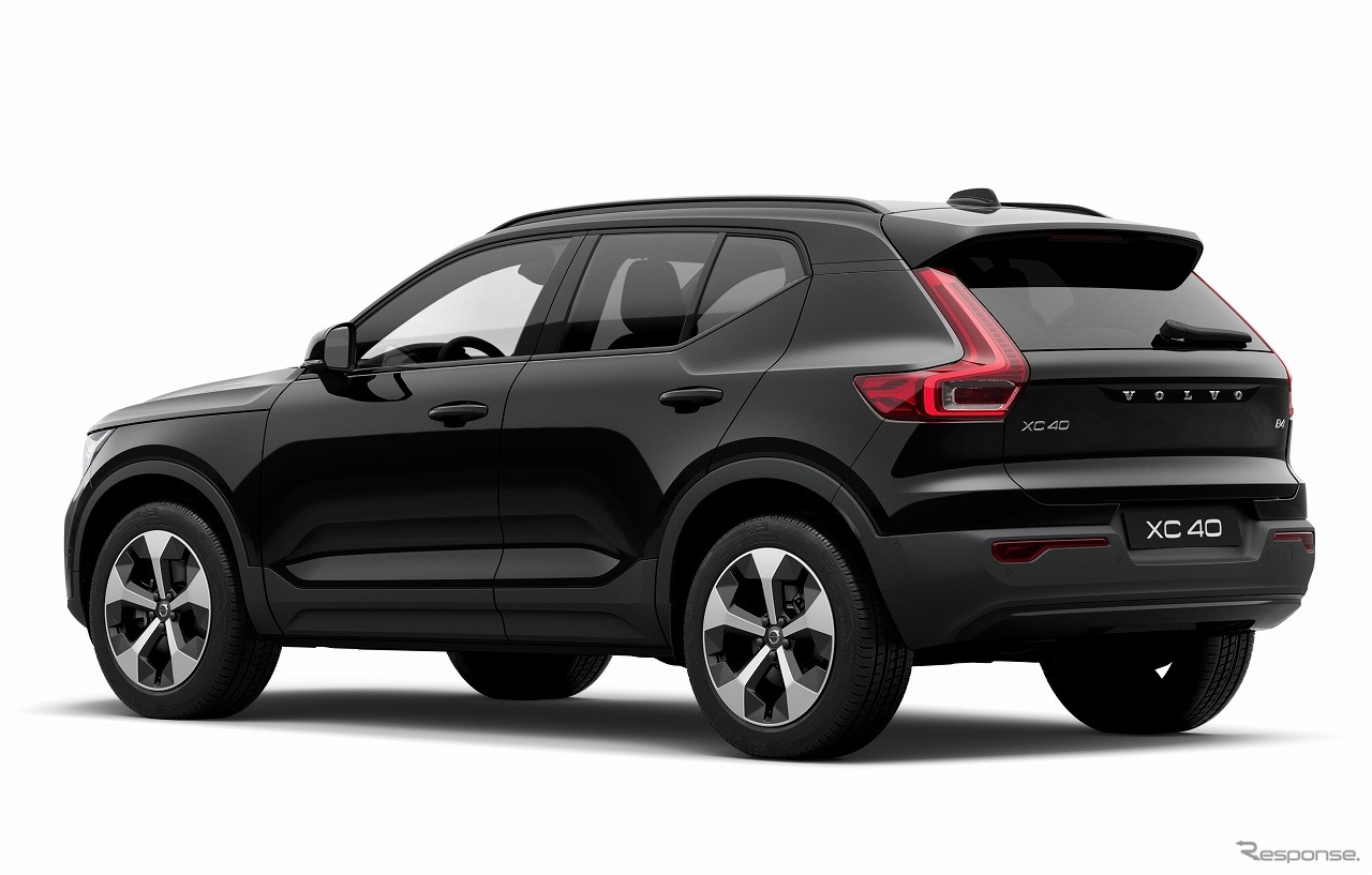 ボルボ XC40 アルティメット B4 AWD ダークエディション