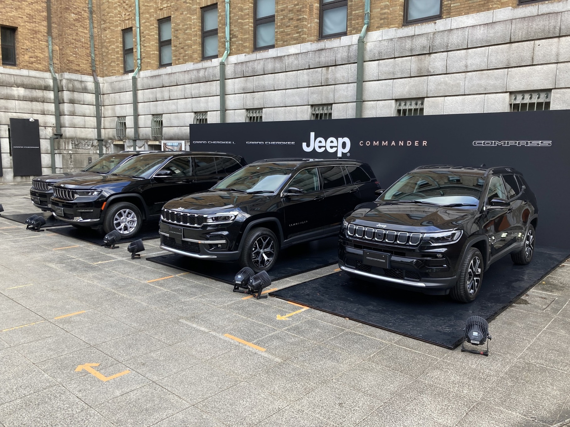 ジープ、コマンダーとグランドチェロキーを日本発表