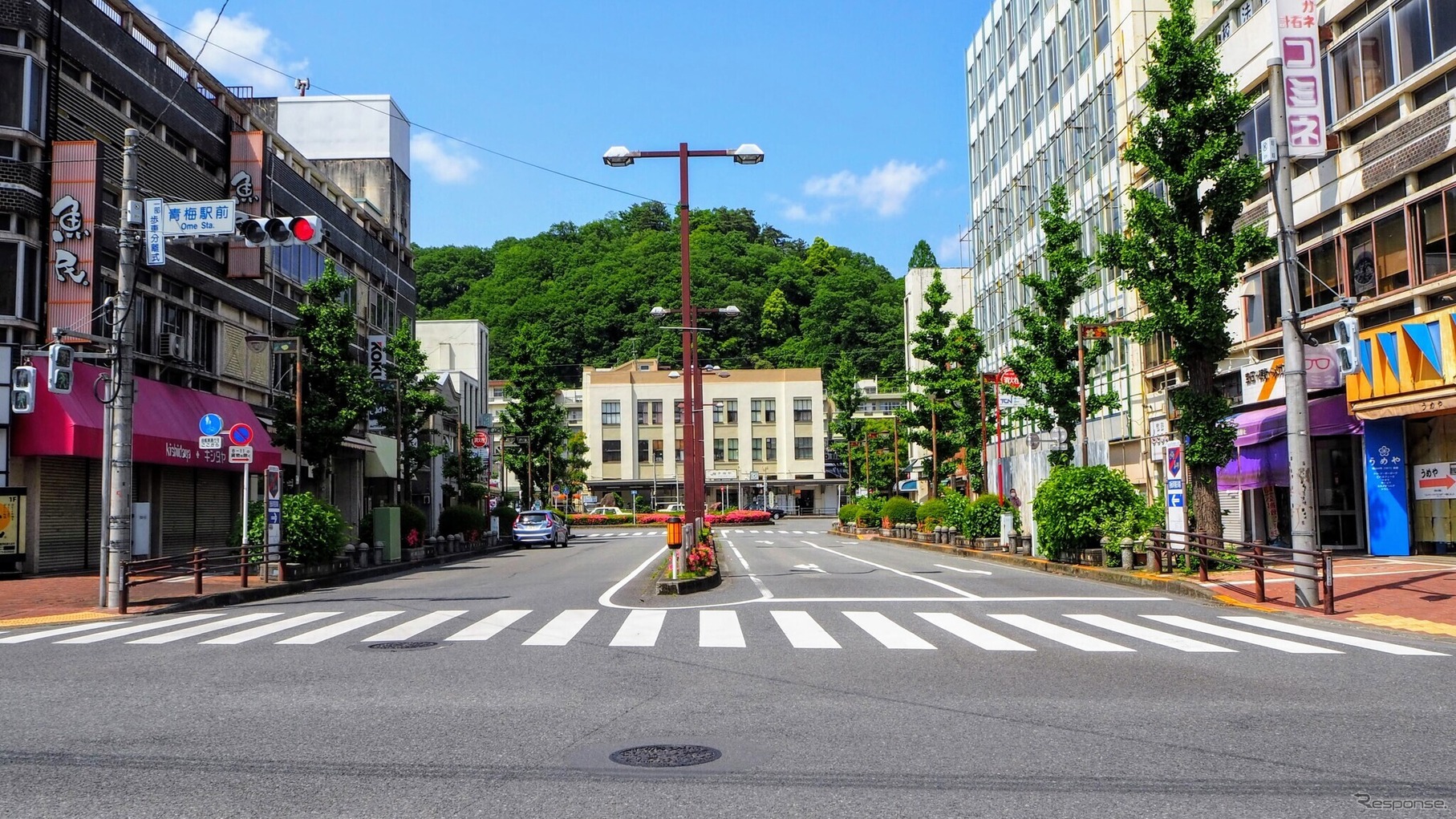 奥多摩への「アドベンチャーライン」の入口としてレトロにリニューアルされる青梅駅（正面）。