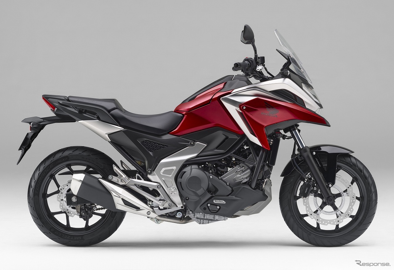 ホンダ NC750X DCT（キャンディークロモスフィアレッド）