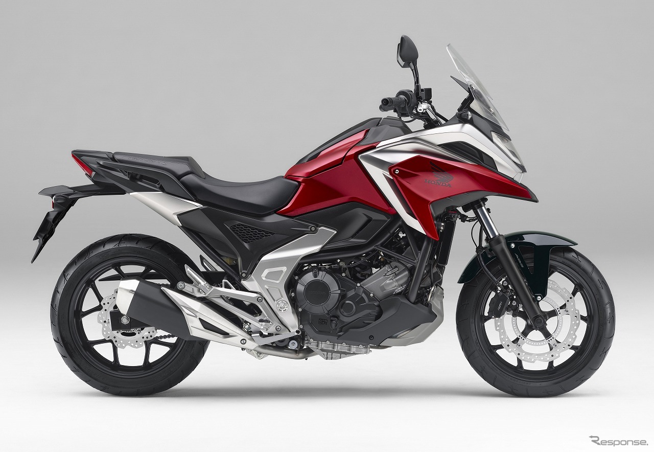 ホンダ NC750X（キャンディークロモスフィアレッド）