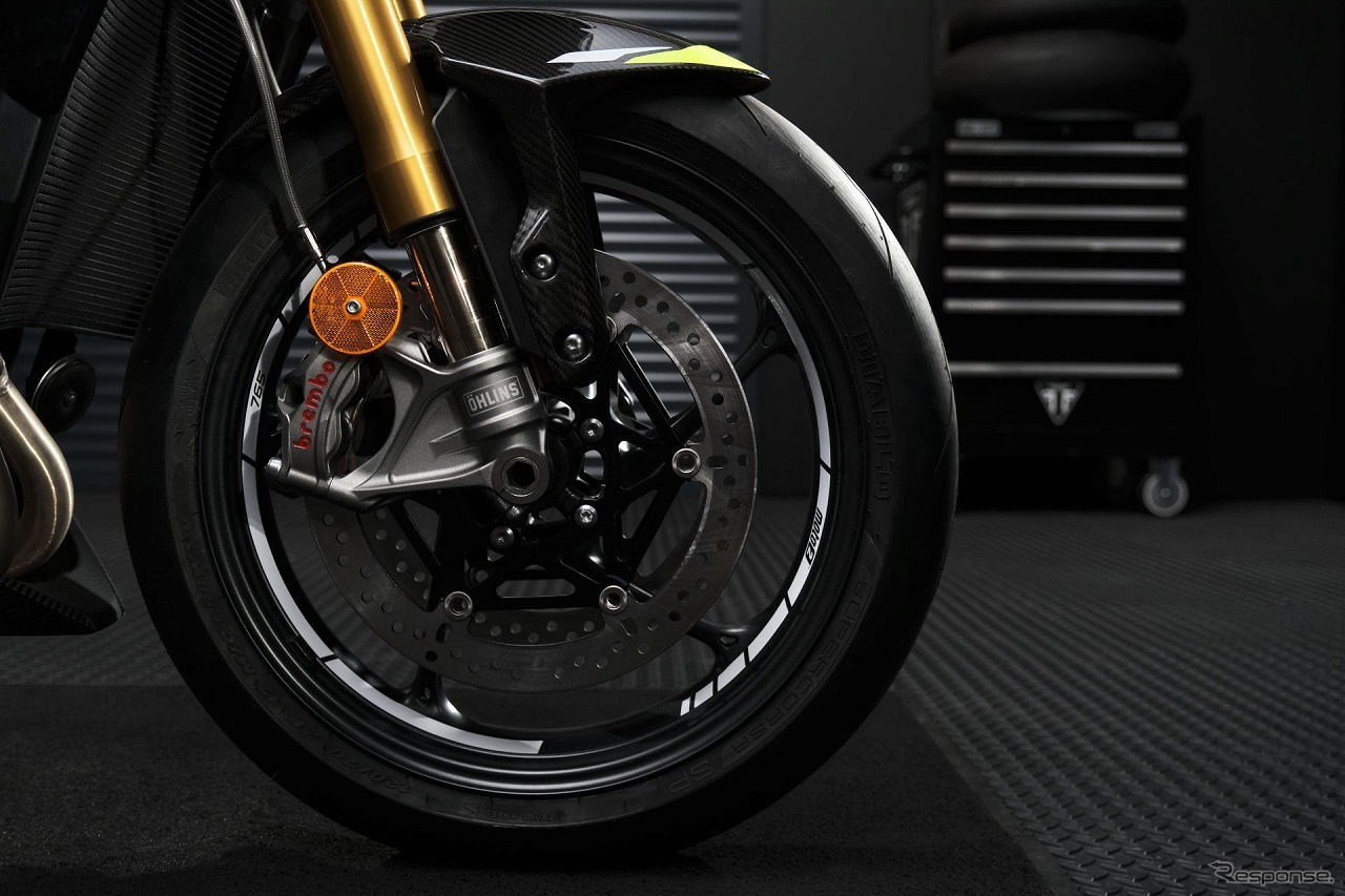 最高仕様の新型Brembo製ブレーキ