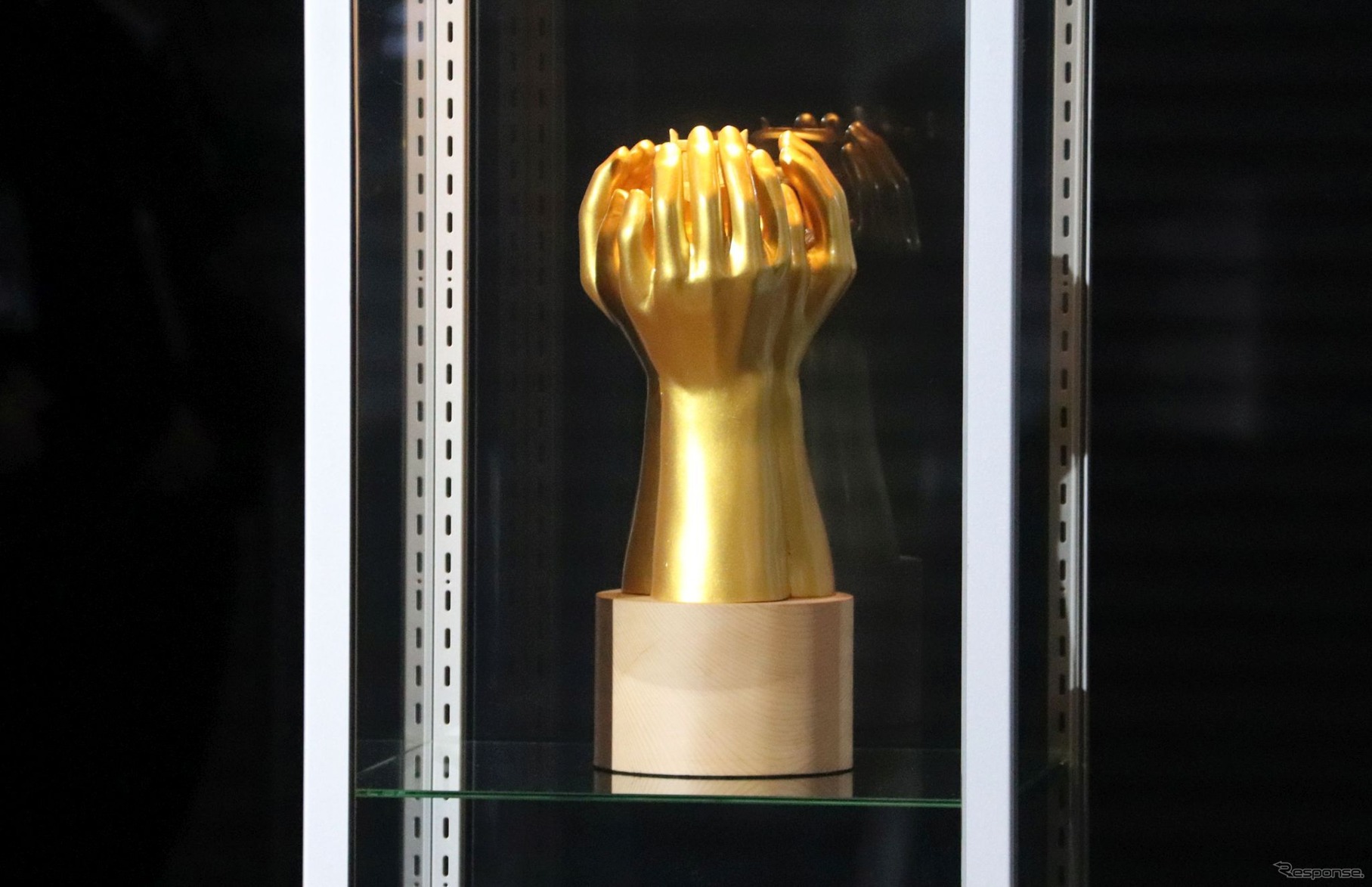 優勝トロフィー