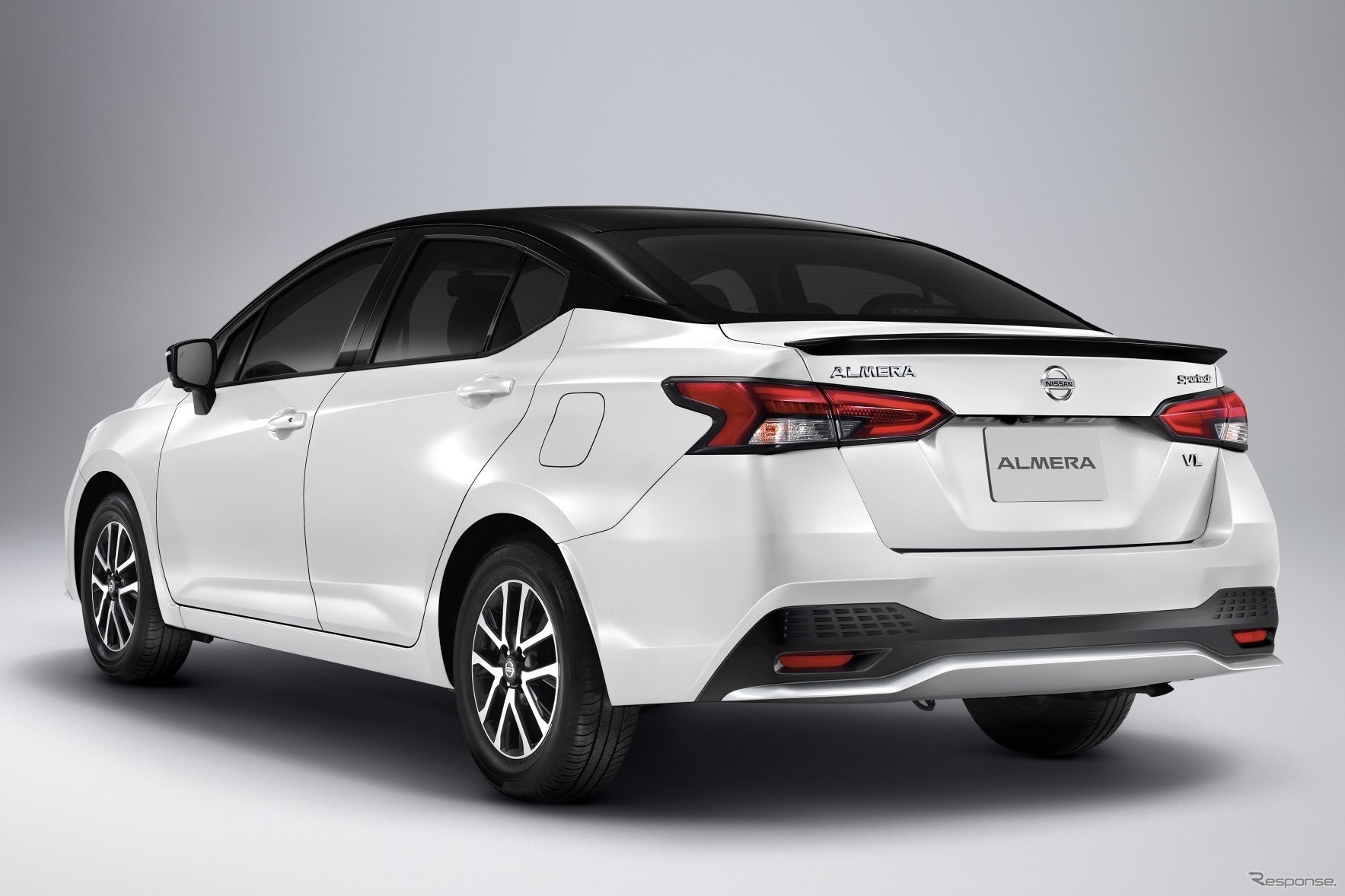 日産アルメラ（タイ）