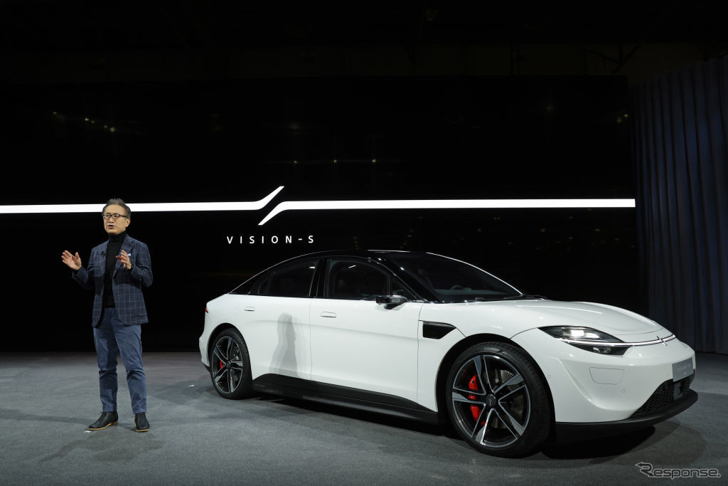 ソニーが開発したEV、VISION-S 01とソニー吉田社長（CES 2022）