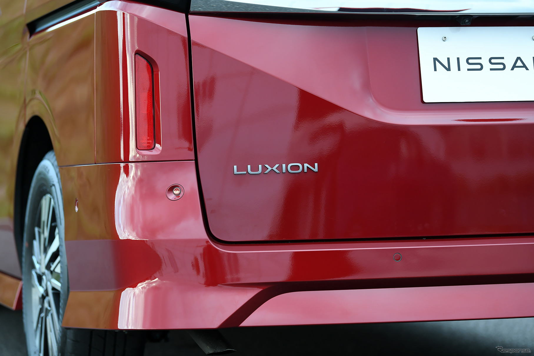 日産 セレナ LUXION e-POWER