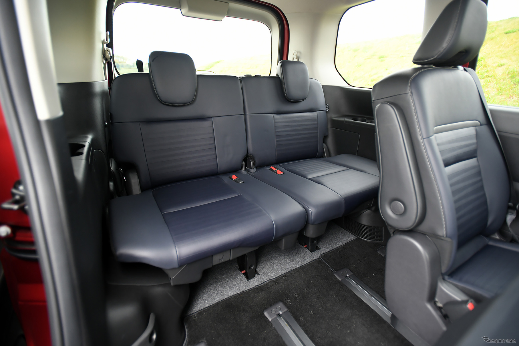 日産 セレナ LUXION e-POWER