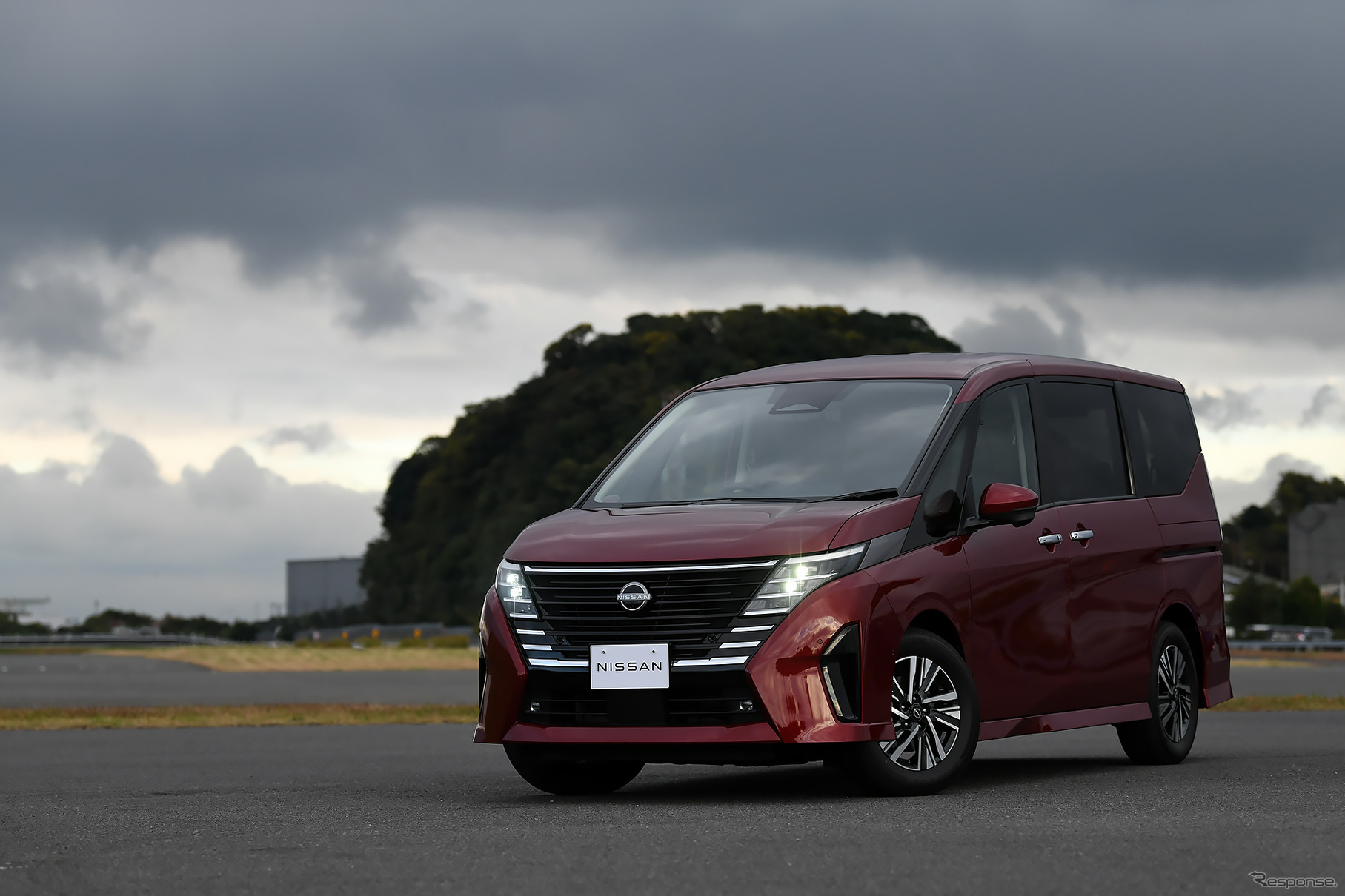 日産 セレナ LUXION e-POWER