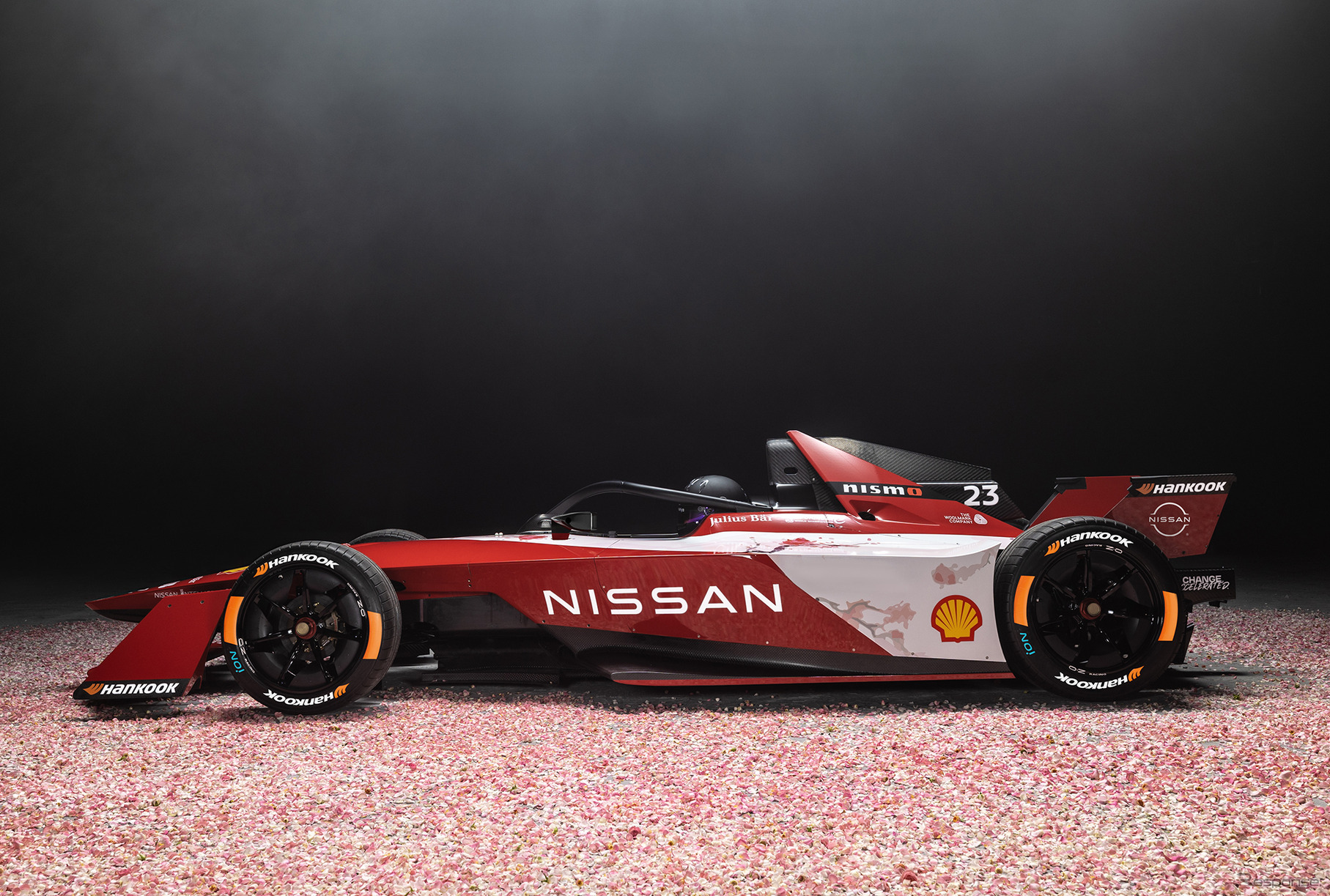 桜のデザインを取り入れた日産のフォーミュラEマシン「NISSAN e-4ORCE 04」