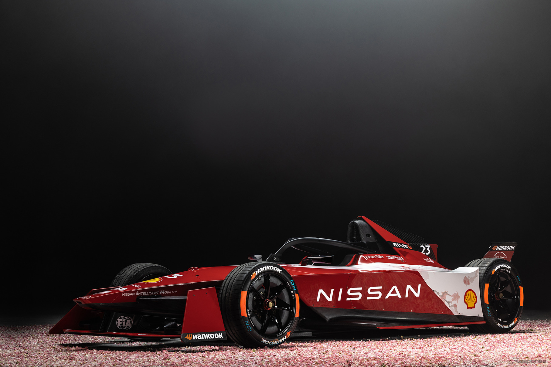 桜のデザインを取り入れた日産のフォーミュラEマシン「NISSAN e-4ORCE 04」