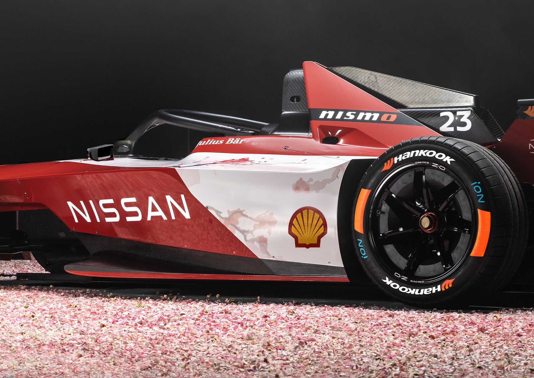 桜のデザインを取り入れた日産のフォーミュラEマシン「NISSAN e-4ORCE 04」