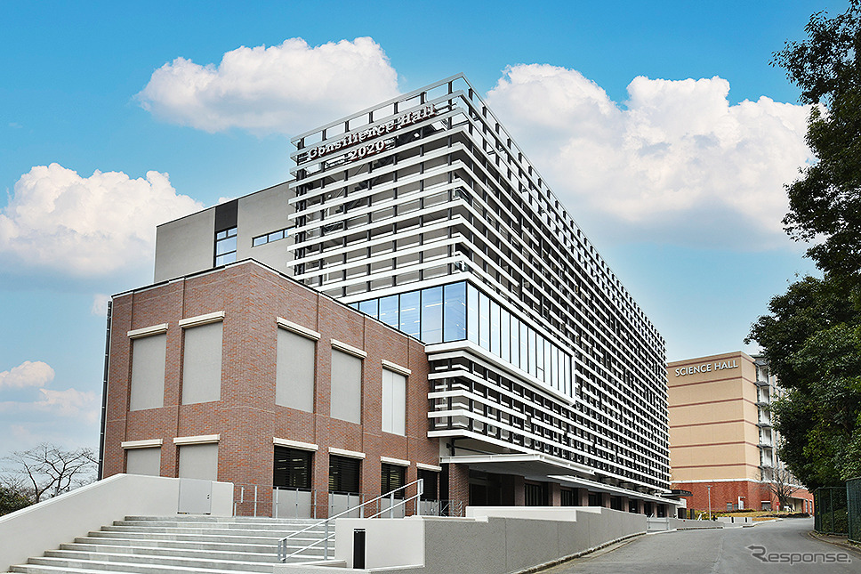 ケムカー工房 ガレージがある玉川大学 Consilience Hall 2020（2021年新設）