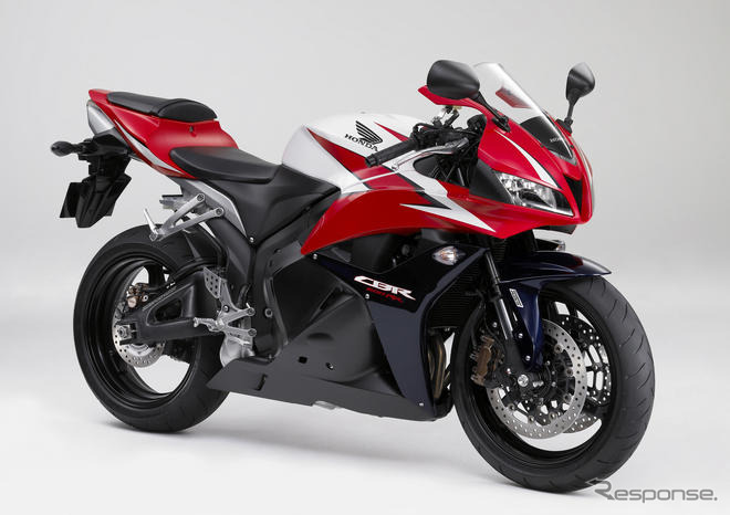 ホンダ CBR600RR に電子制御式コンバインドABS搭載モデル