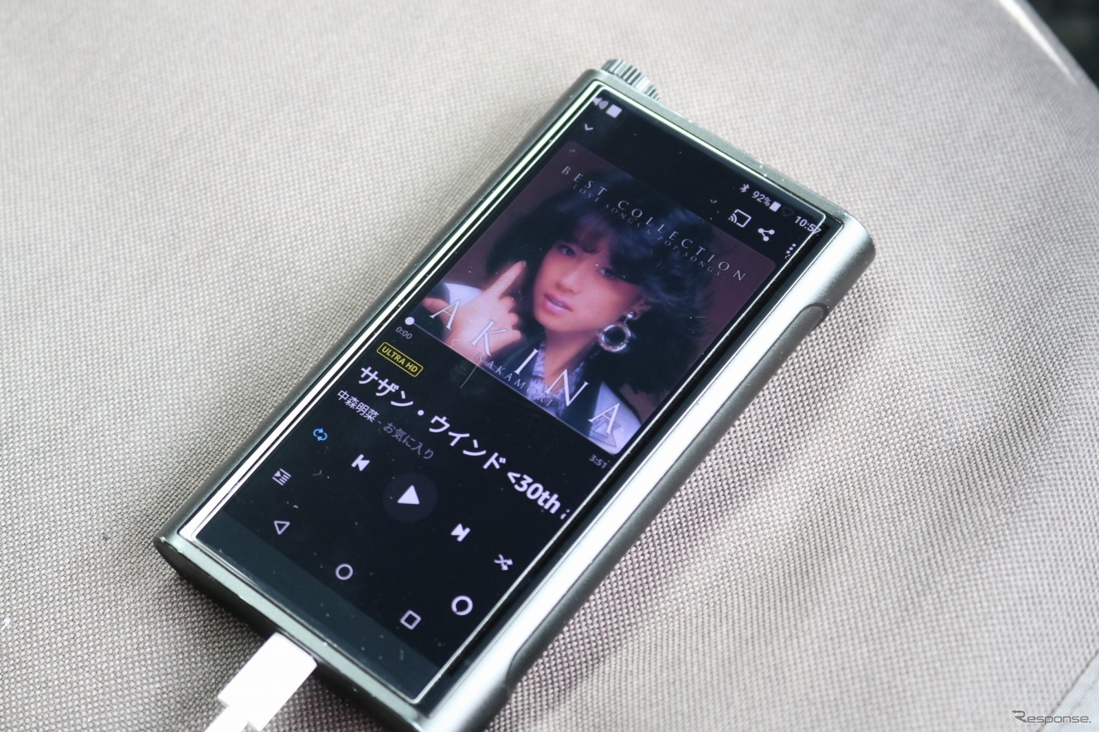 オーディオプレイヤーにはFiio M15を用いる。月井さんが愛する'80年代～'90年代の女性ボーカルが数多く収録されている。
