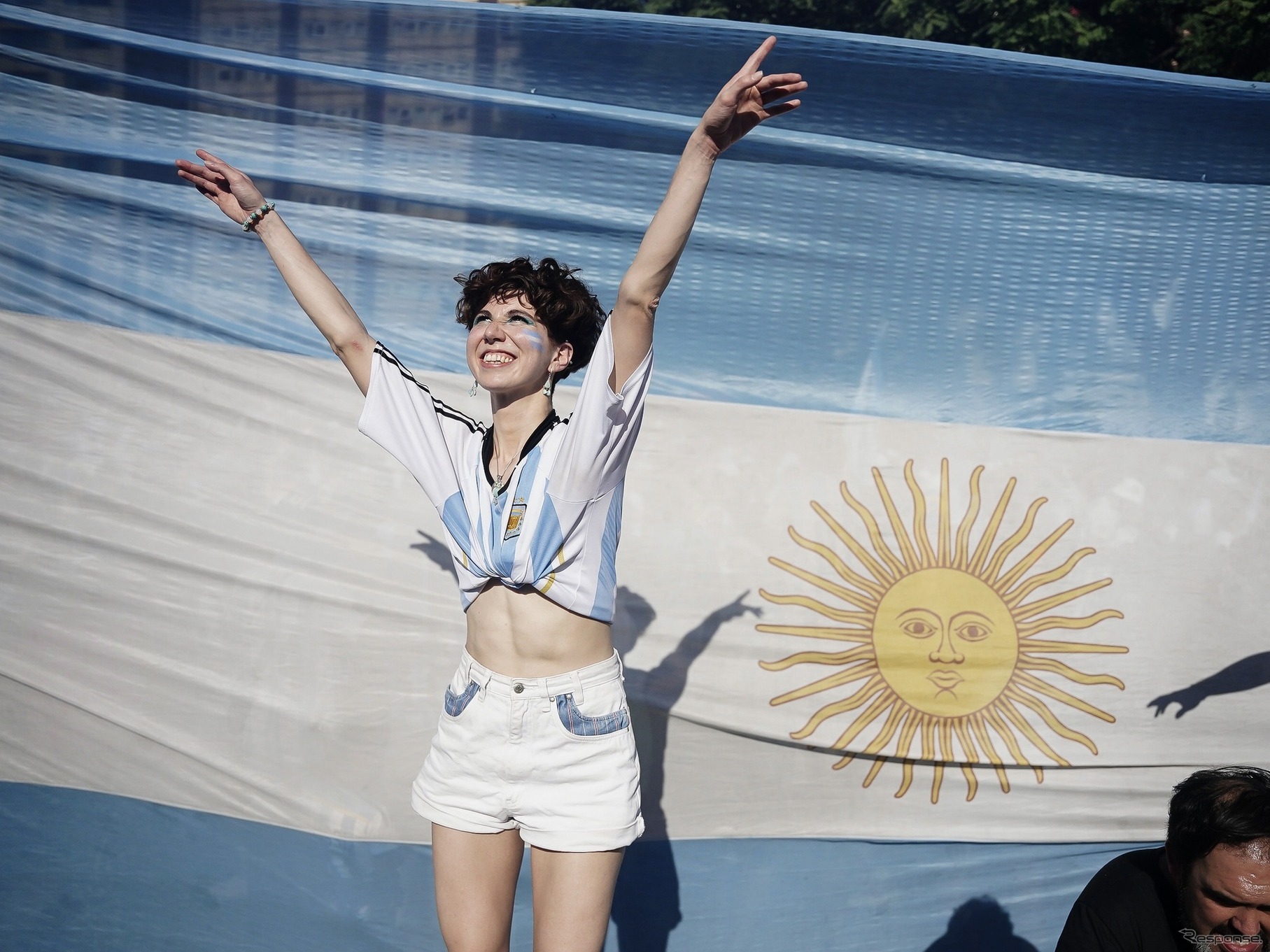 本国ブエノスアイレス市内でアルゼンチンのワールドカップ優勝を祝う市民