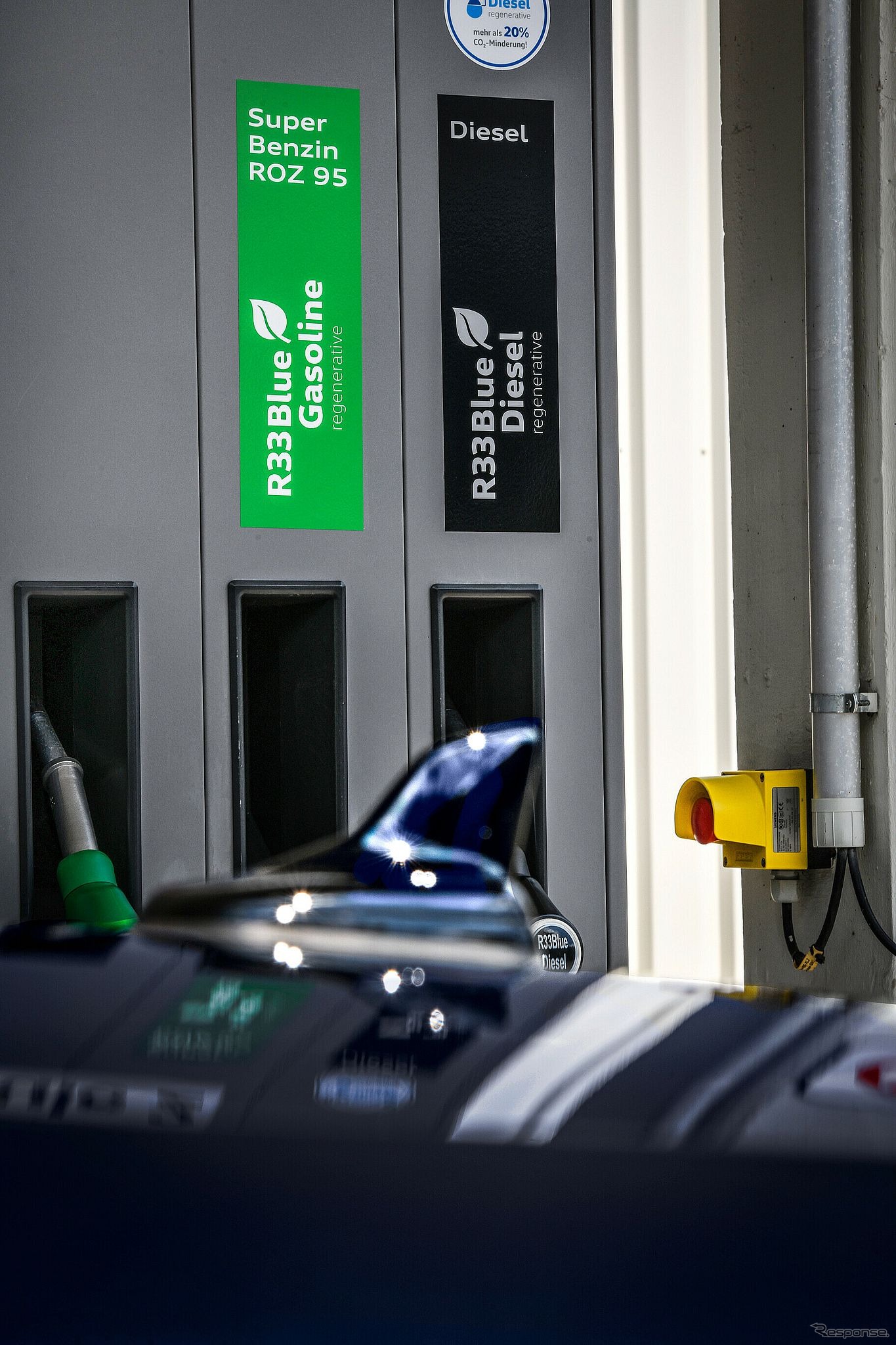 アウディの新車に給油される「R33燃料」