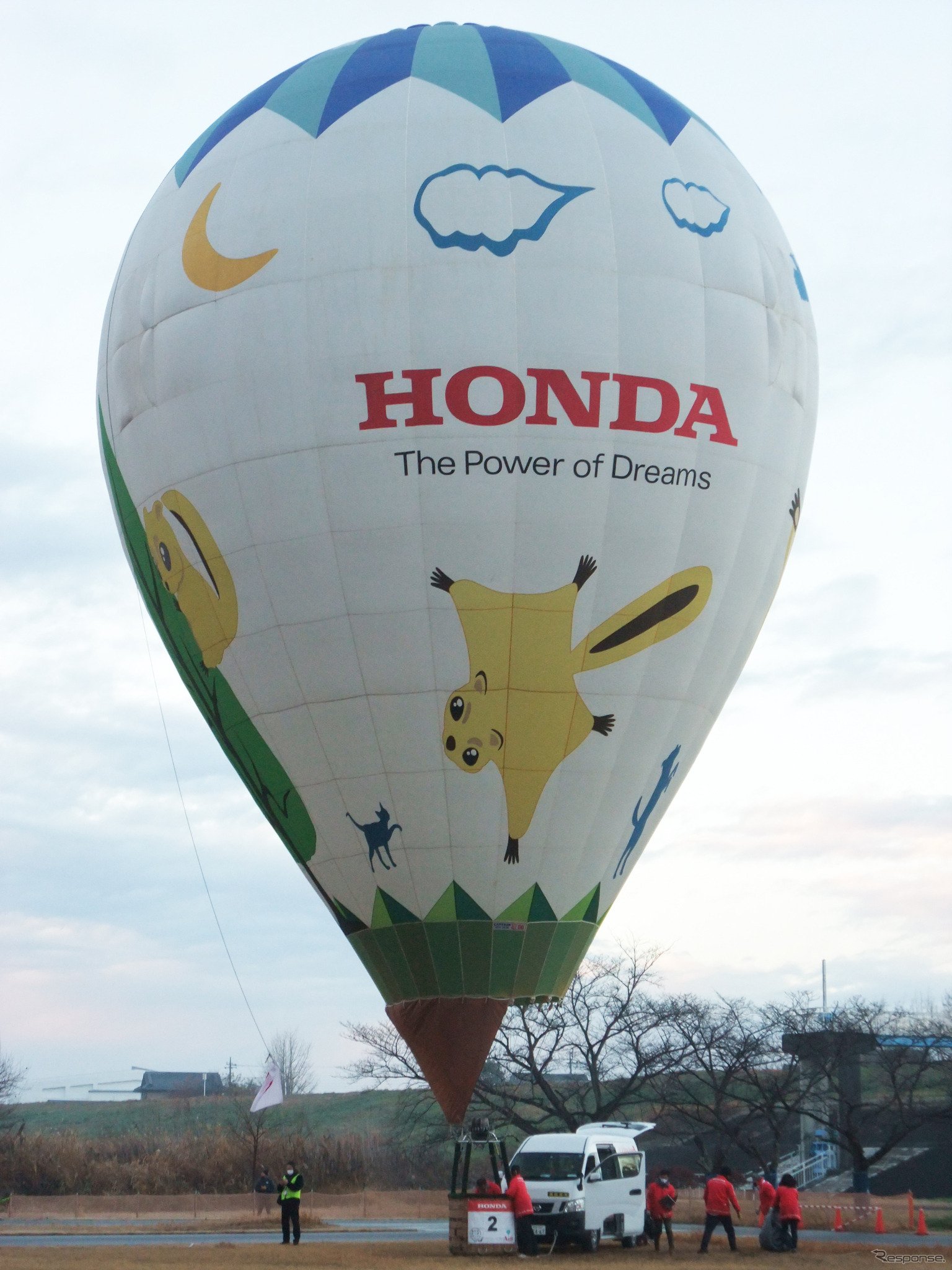上田諭選手が操るホンダ熱気球レーシングチームの機体「モモン号」。モモンガの図柄が人気だ。