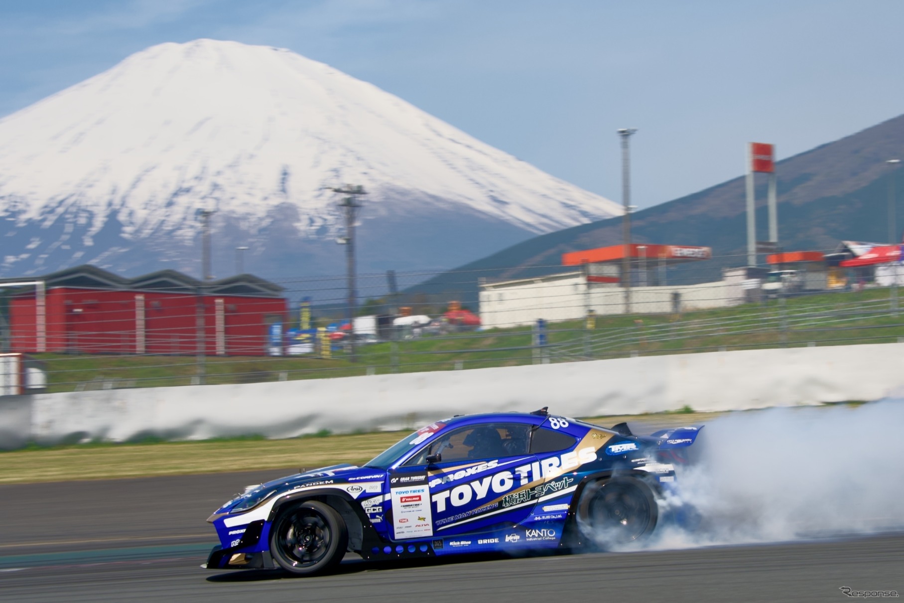 第1戦の富士で川畑選手は見事に新車投入でいきなりの優勝を果たした