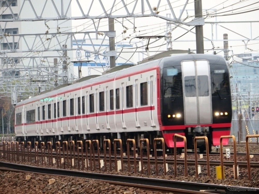 2200系による名古屋本線の一部特別車の特急。平日朝は2本を一部特別車付きの急行に変更。特急全列車が新木曽川と笠松に停車する。