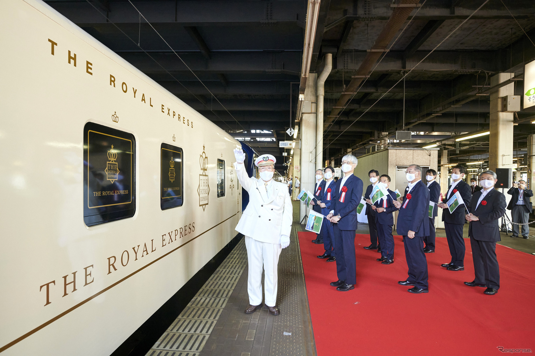 『THE ROYAL EXPRESS』初運行時の札幌出発シーン。