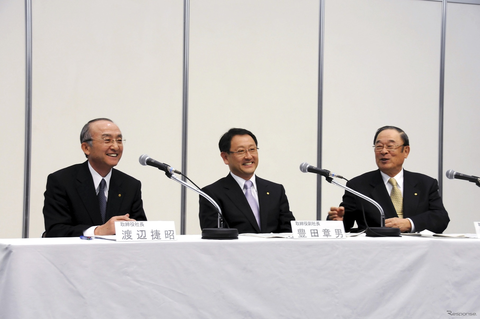 10代目社長：渡辺捷昭氏（向かって左）。11代目中央は社長就任が発表された豊田章男氏（2009年1月）