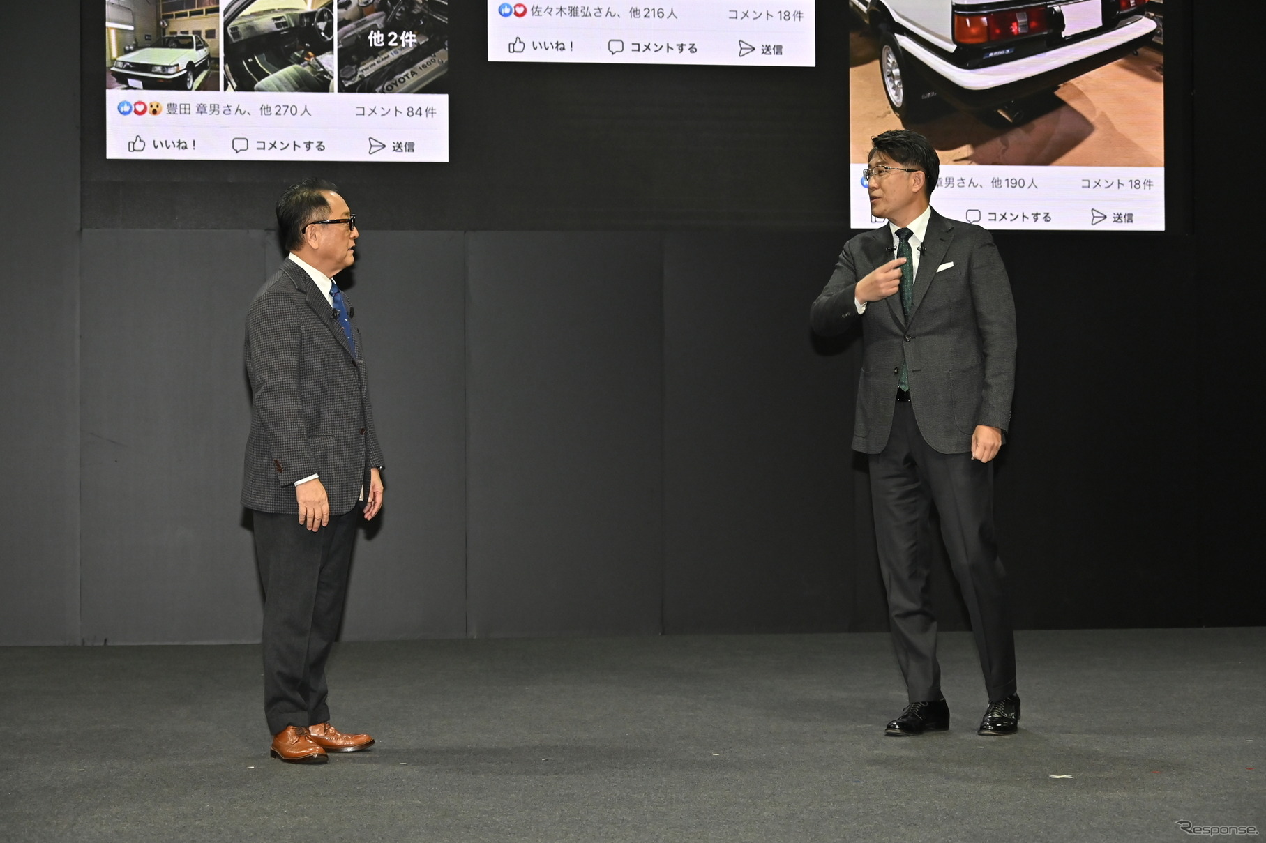 東京オートサロン2023、壇上プレゼンターを交代する豊田・現社長と佐藤・次期社長