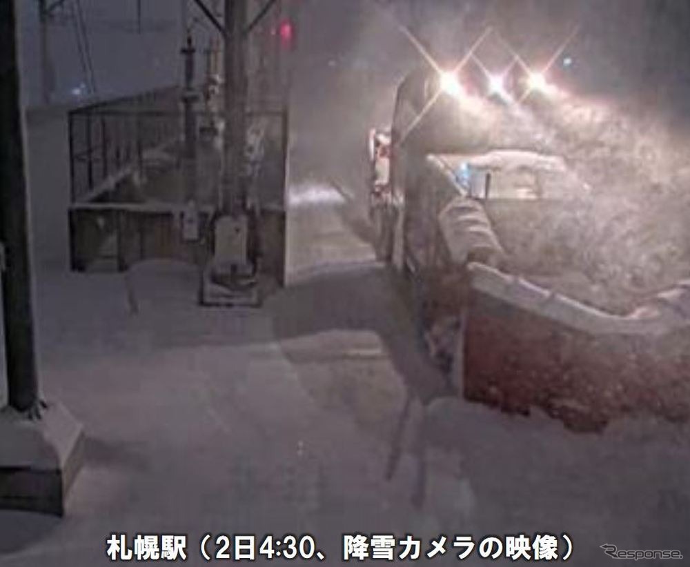 2月2日4時30分、降雪カメラが捉えた札幌駅の様子。