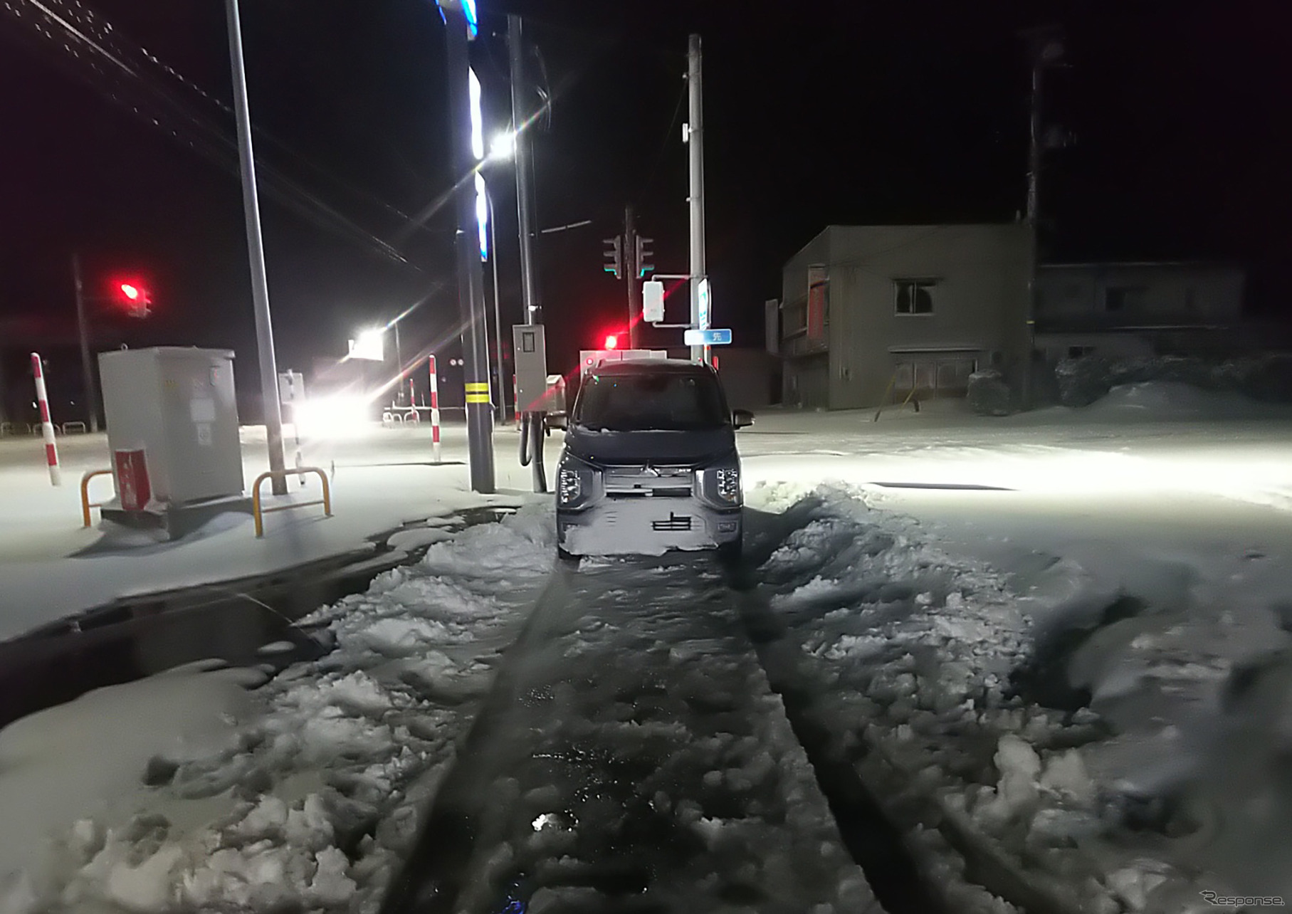三菱 eKクロスEV 冬季1200km試乗後編：深雪路、次いでシャーベット路で思いっきり電費を落としたため山形・南陽市のコンビニで充電。
