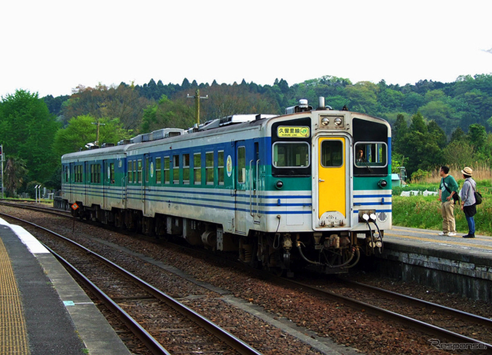 2012年まで久留里線で運用されていたキハ37形（前）とキハ38形（後）。
