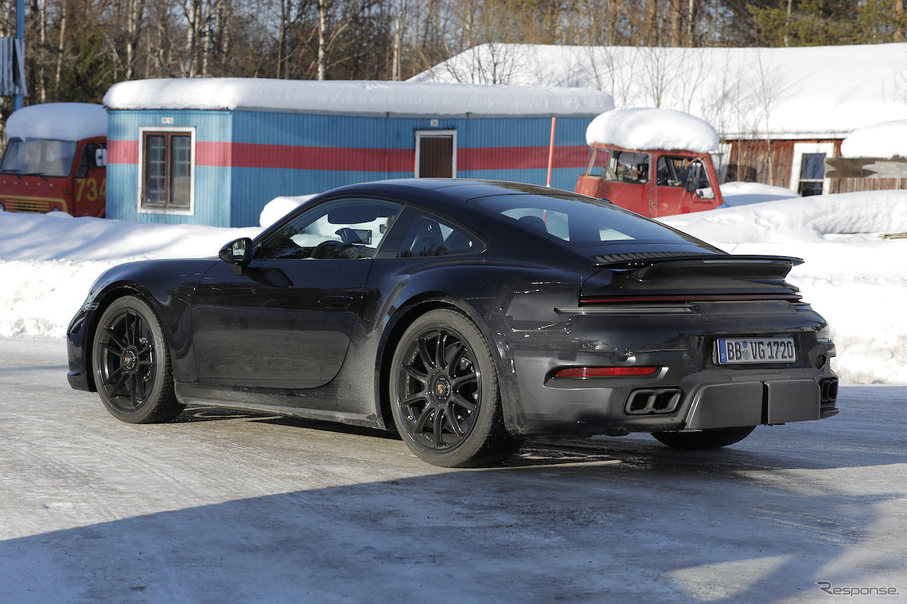 ポルシェ 911ターボ 改良新型プロトタイプ（スクープ写真）