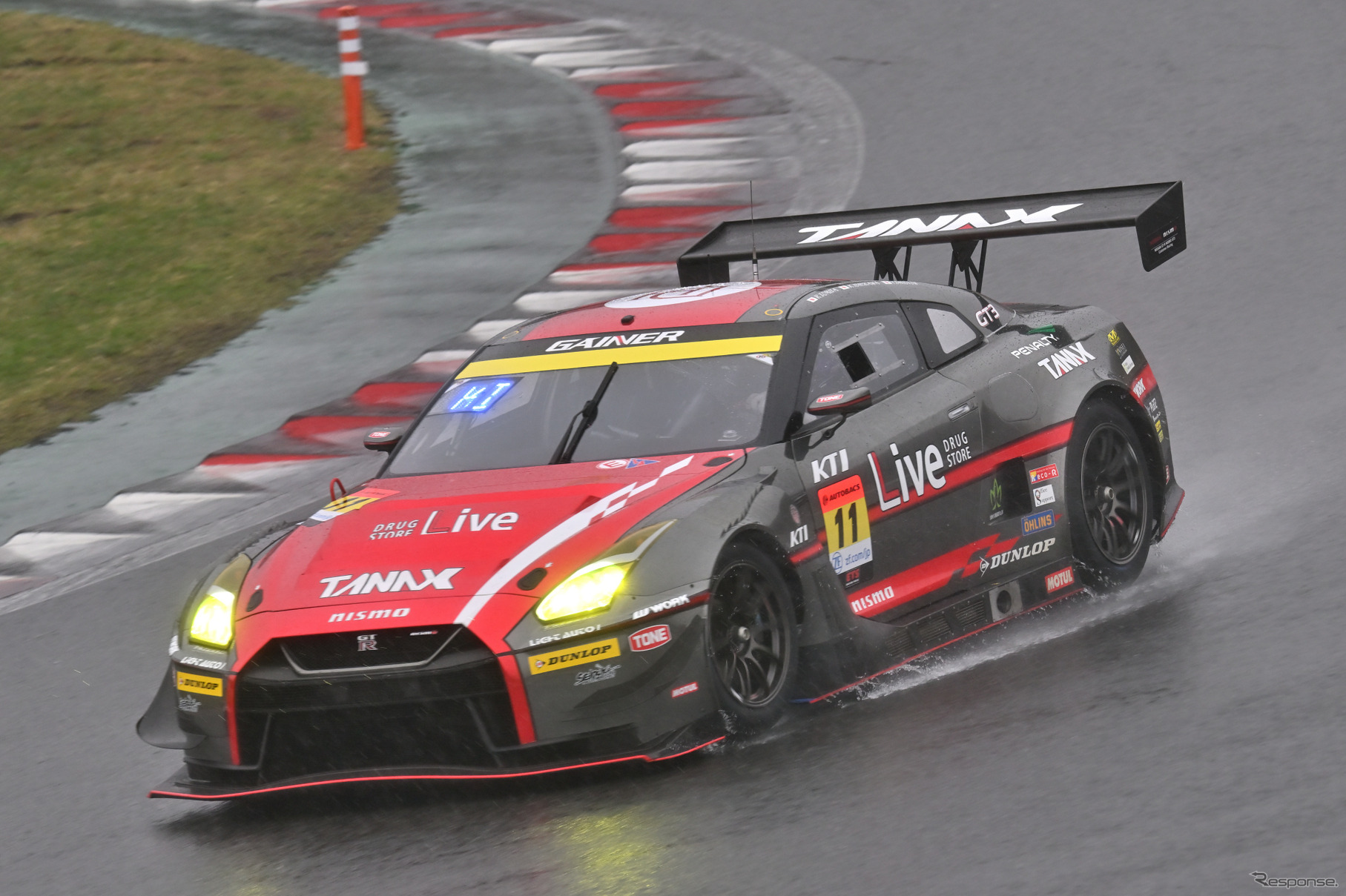 11　GAINER TANAX GT-R