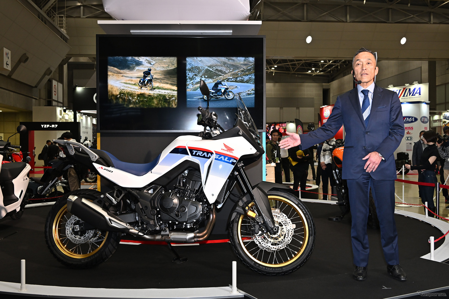 ホンダモーターサイクルジャパン 室岡克博社長とXL750トランザルプ（東京モーターサイクルショー2023）