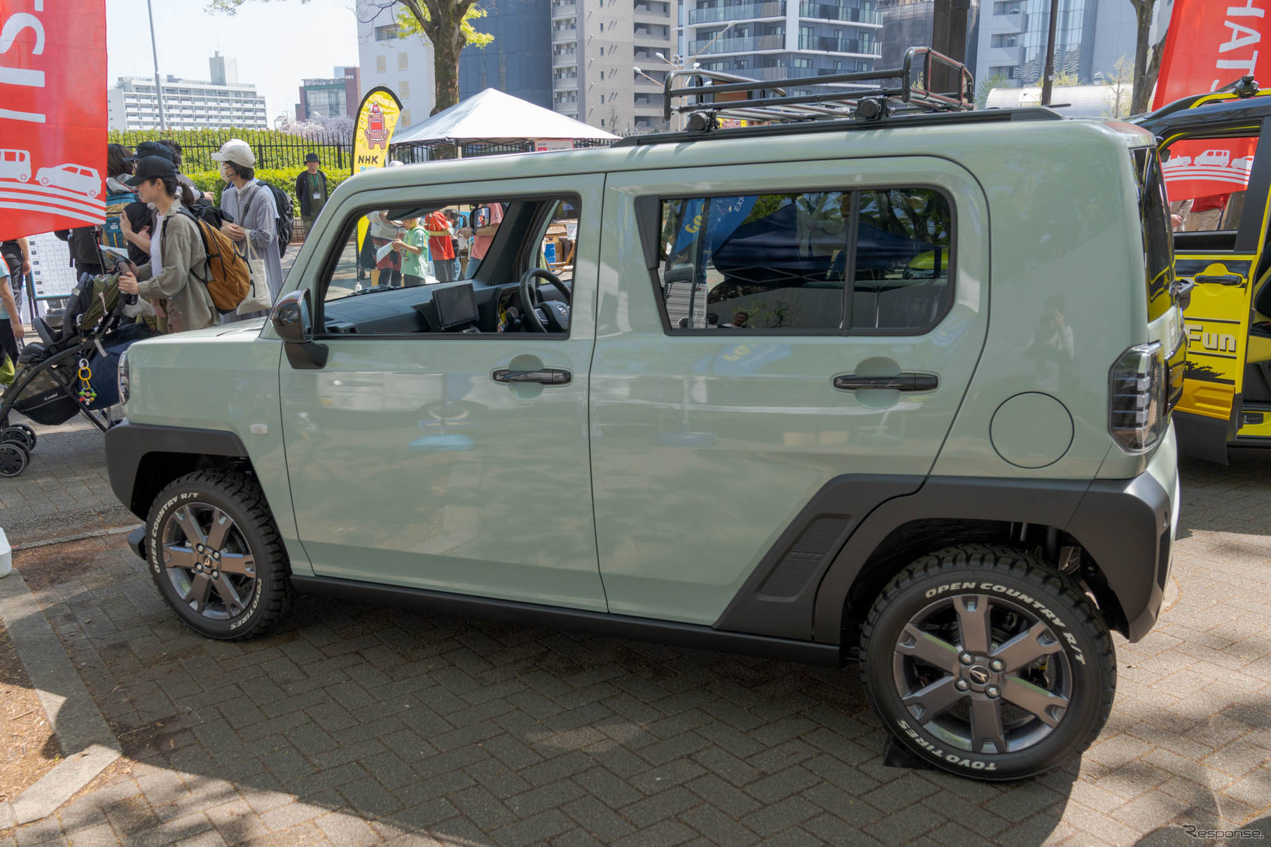 タイヤはオフロード走行も想定し、トーヨータイヤの『オープンカントリーR/T』を装着。