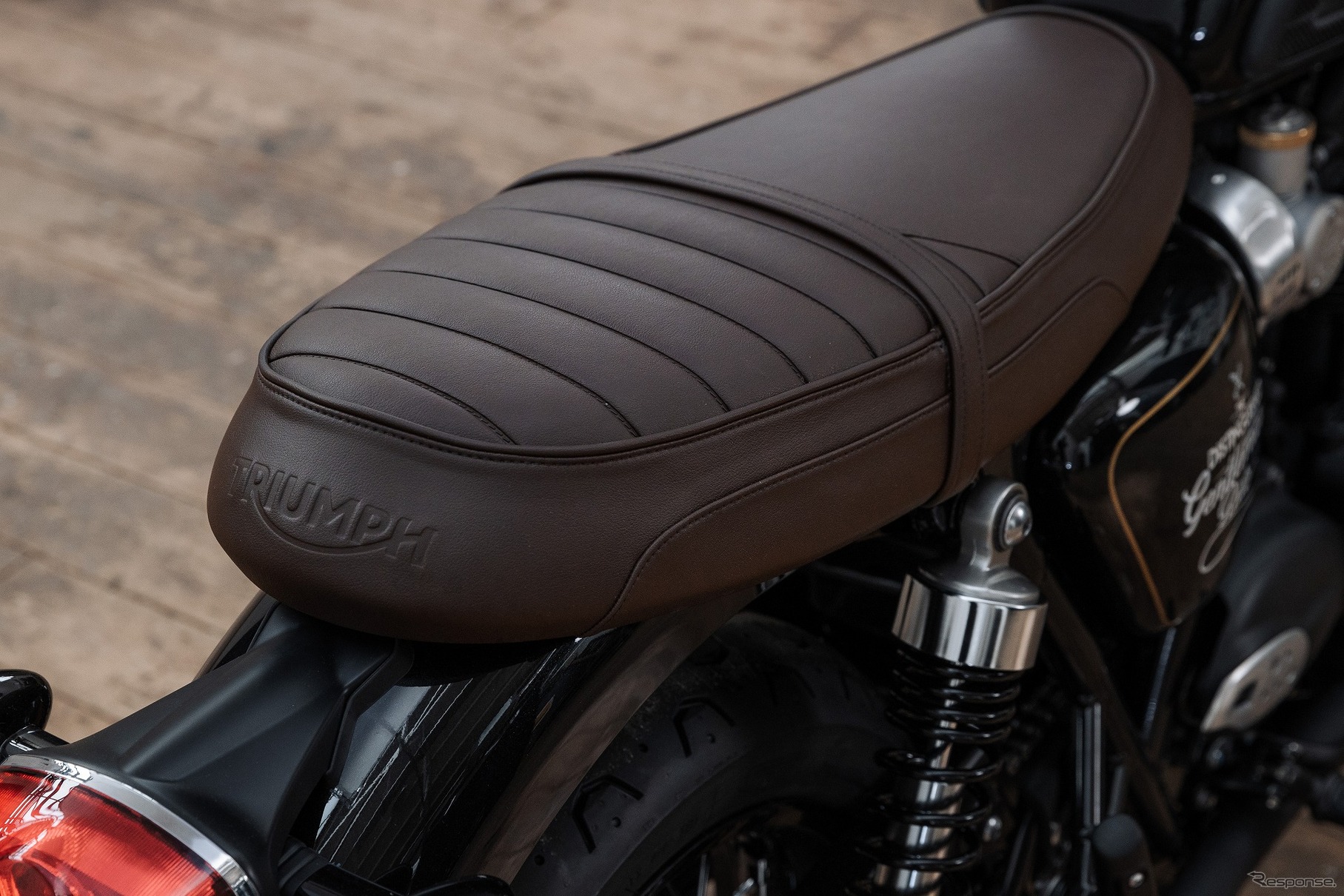 トライアンフ ボンネビルT120ブラックDGR限定エディション