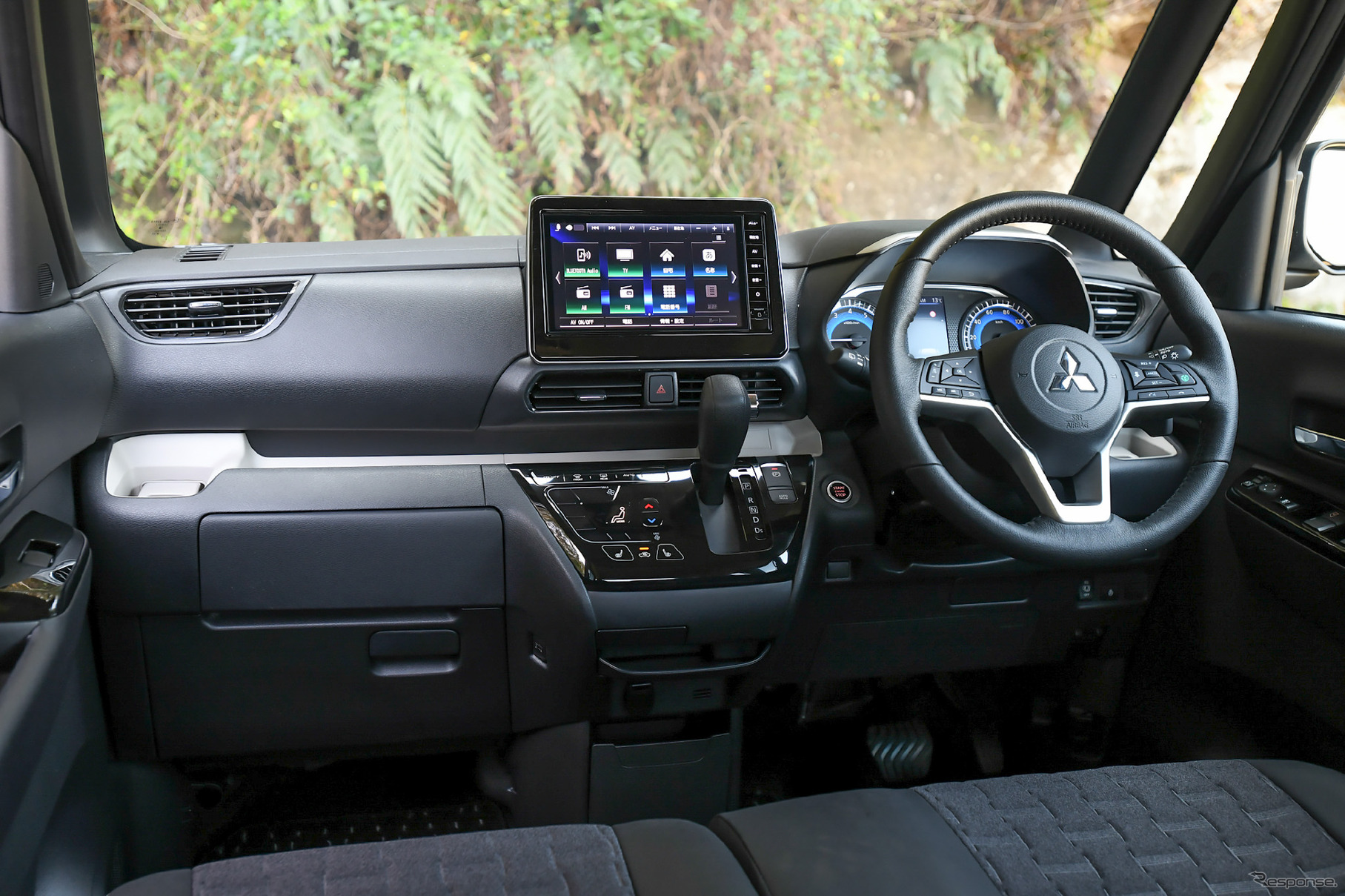 三菱 デリカミニ T Premium（ディーラーオプション アクティブトーンスタイル装着車）