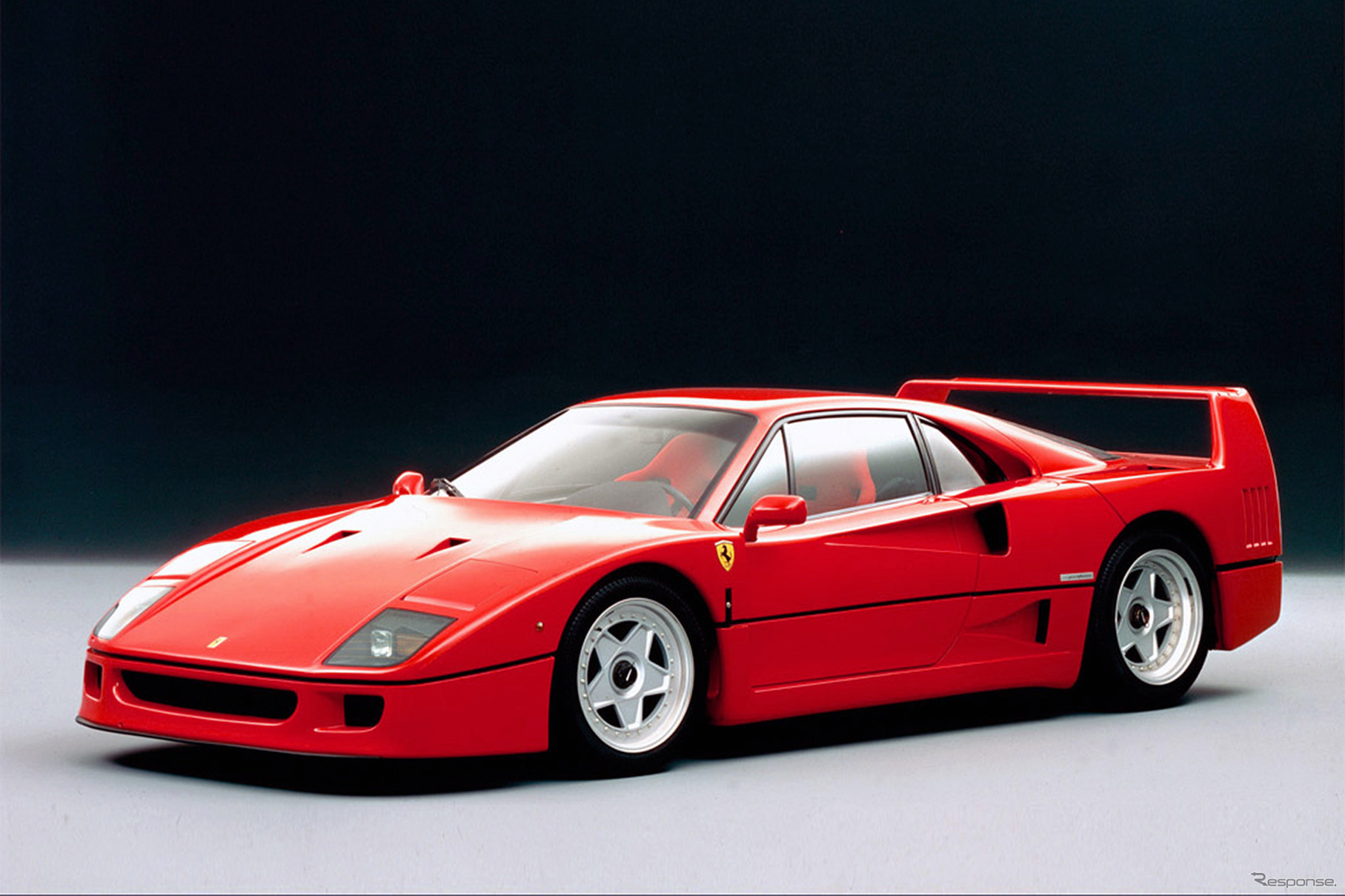 エンツォ・フェラーリ生誕125周年企画に展示されるフェラーリ F40