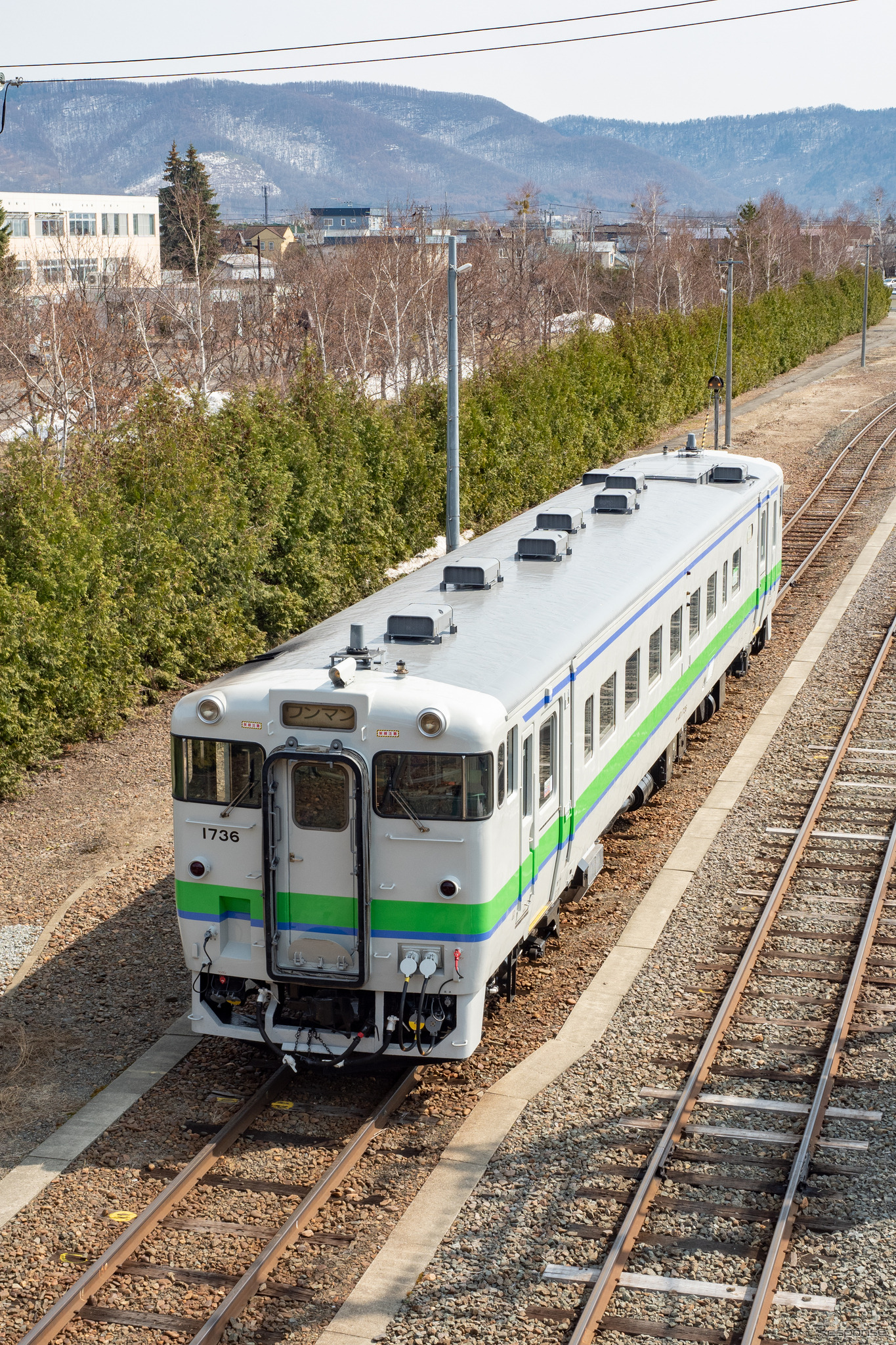 富良野駅に待機する東鹿越行き2477D。