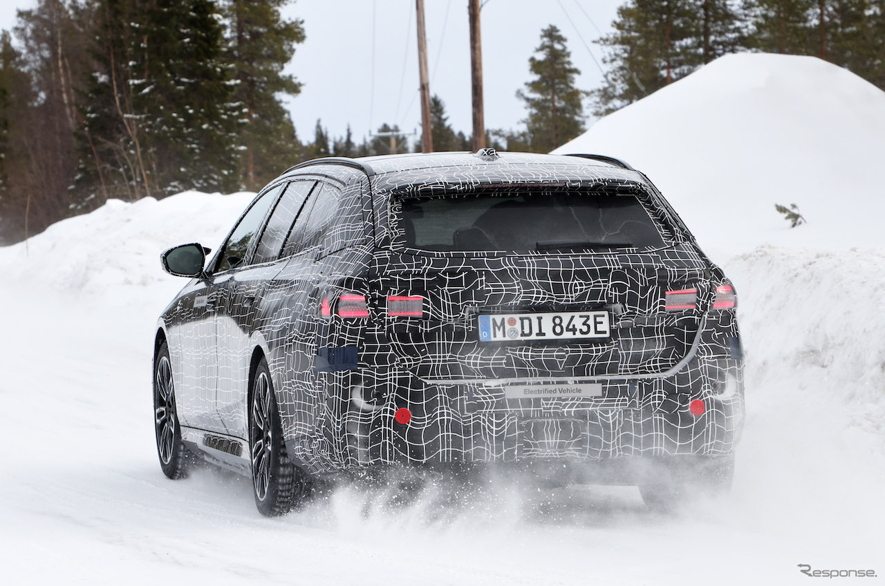 BMW i5ツーリング M60 プロトタイプ（スクープ写真）