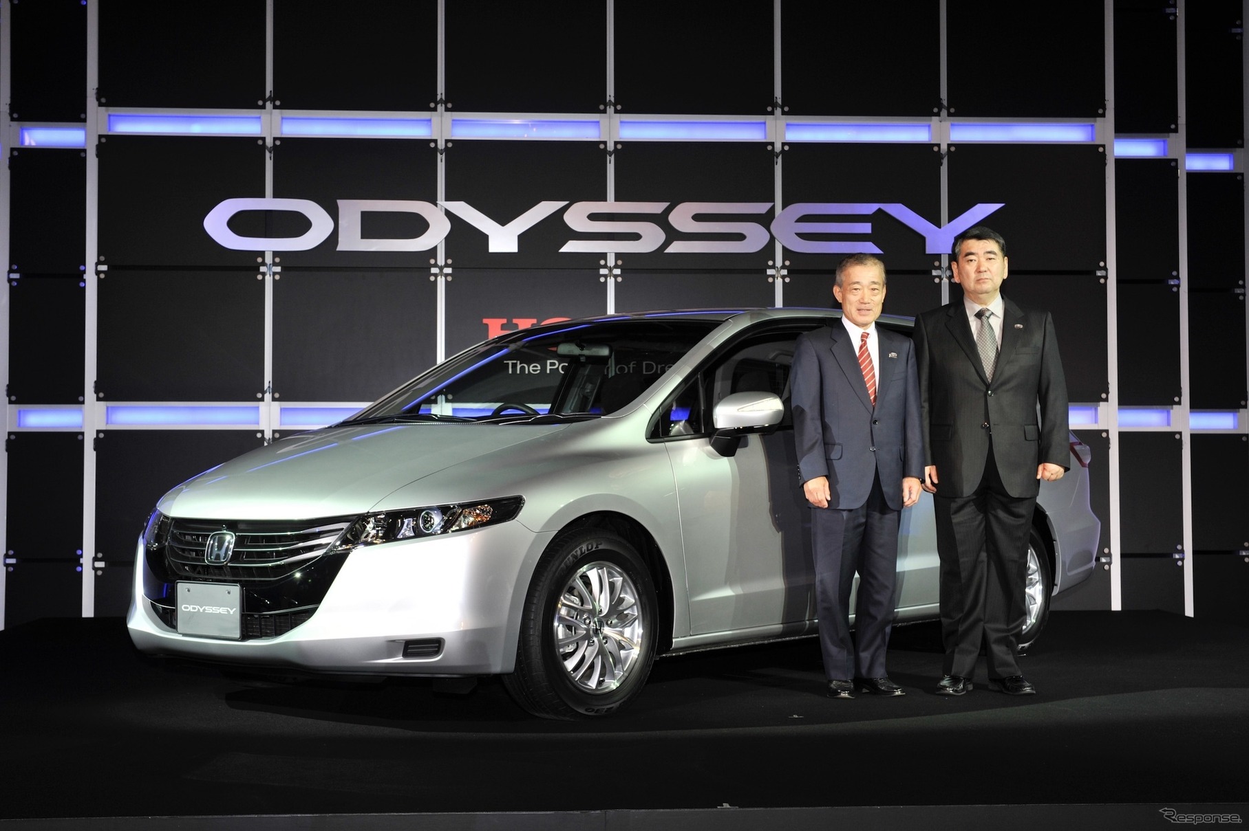 ホンダ・オデッセイ4代目発表：福井威夫取締役社長（当時、向かって左）と五十嵐則夫オデッセイ（4代目）開発責任者
