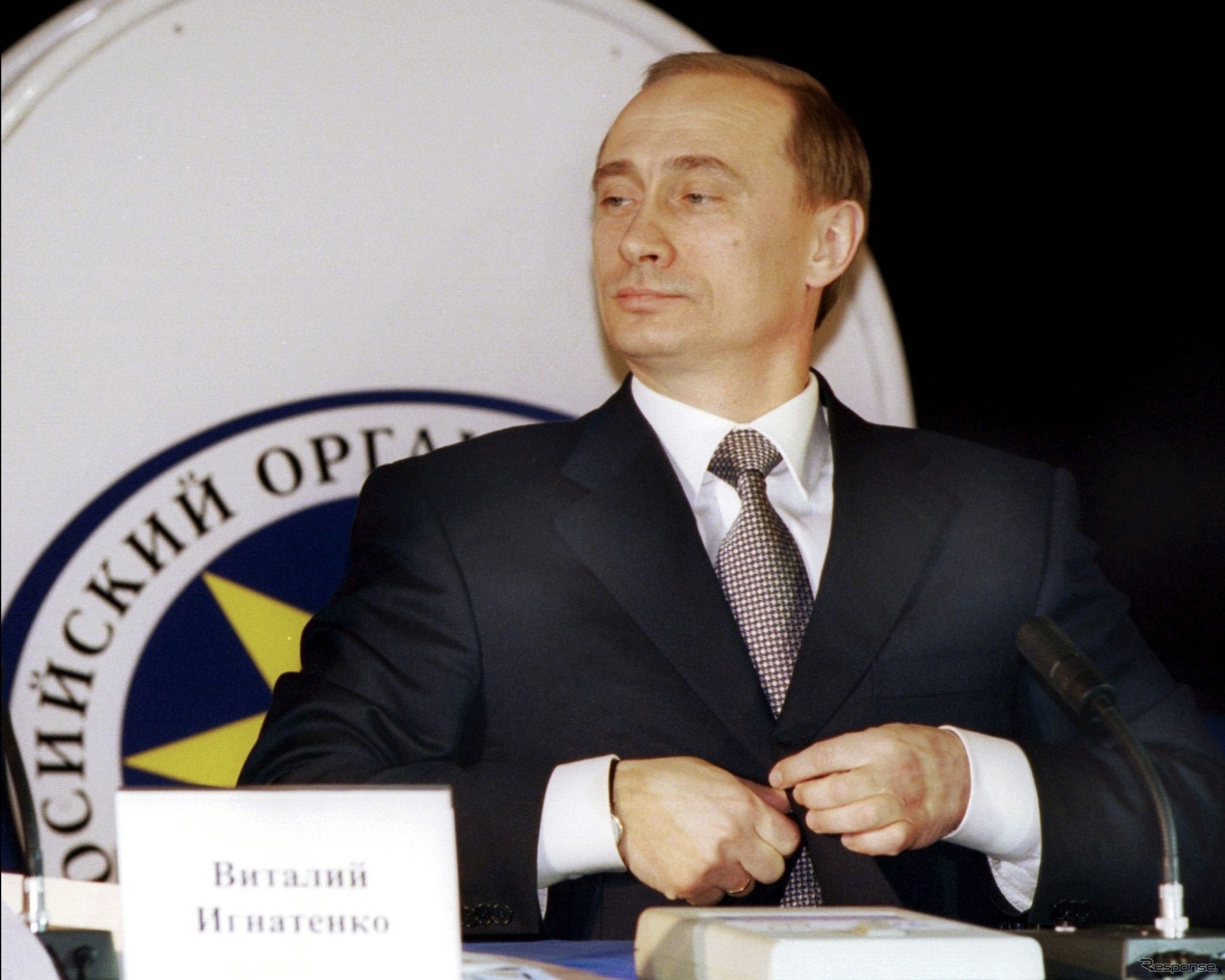 1999年、プーチンがロシア大統領（代行）に就任